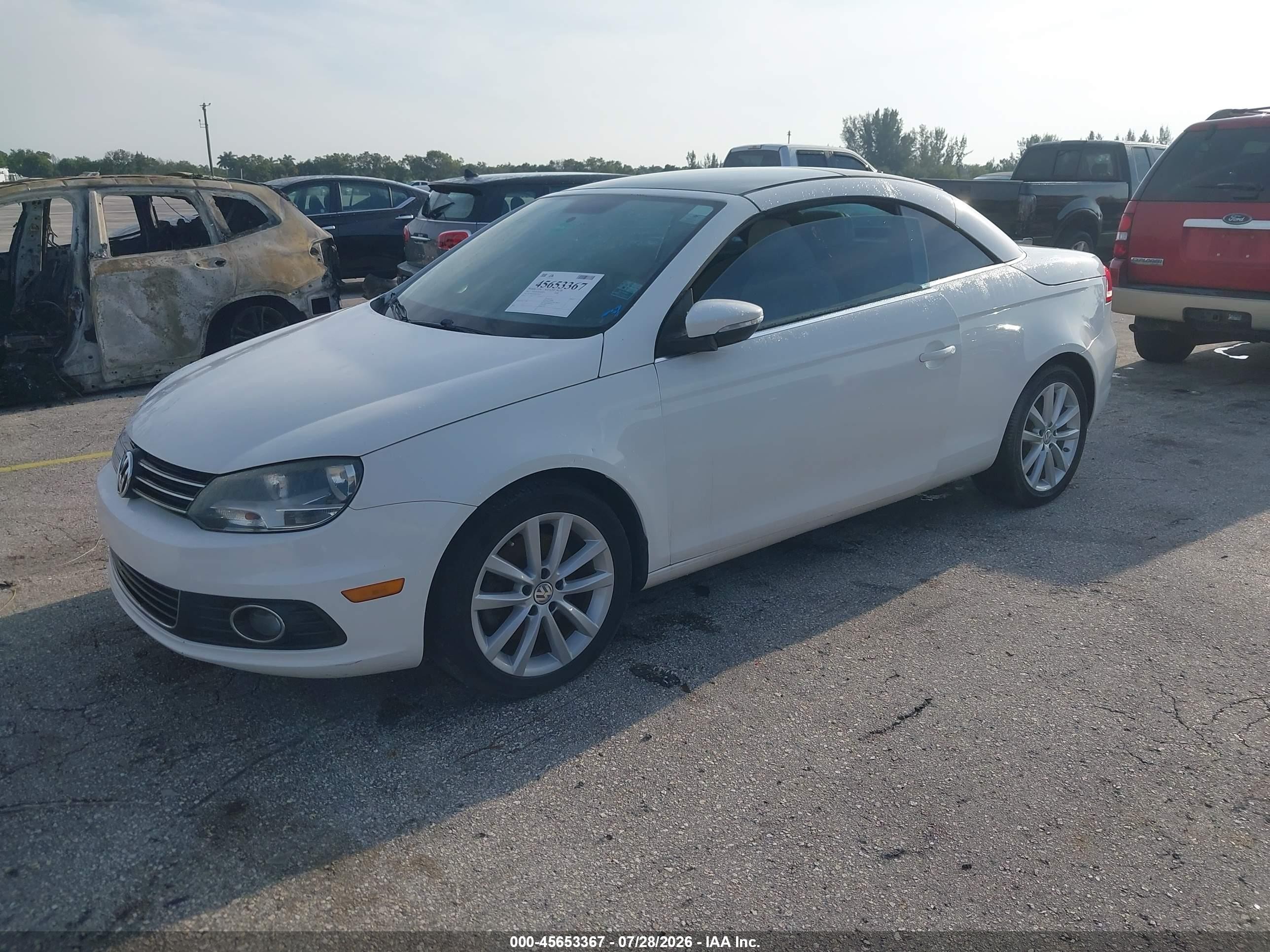 2012 Volkswagen Eos Komfort White vin: WVWBW7AH0CV013617