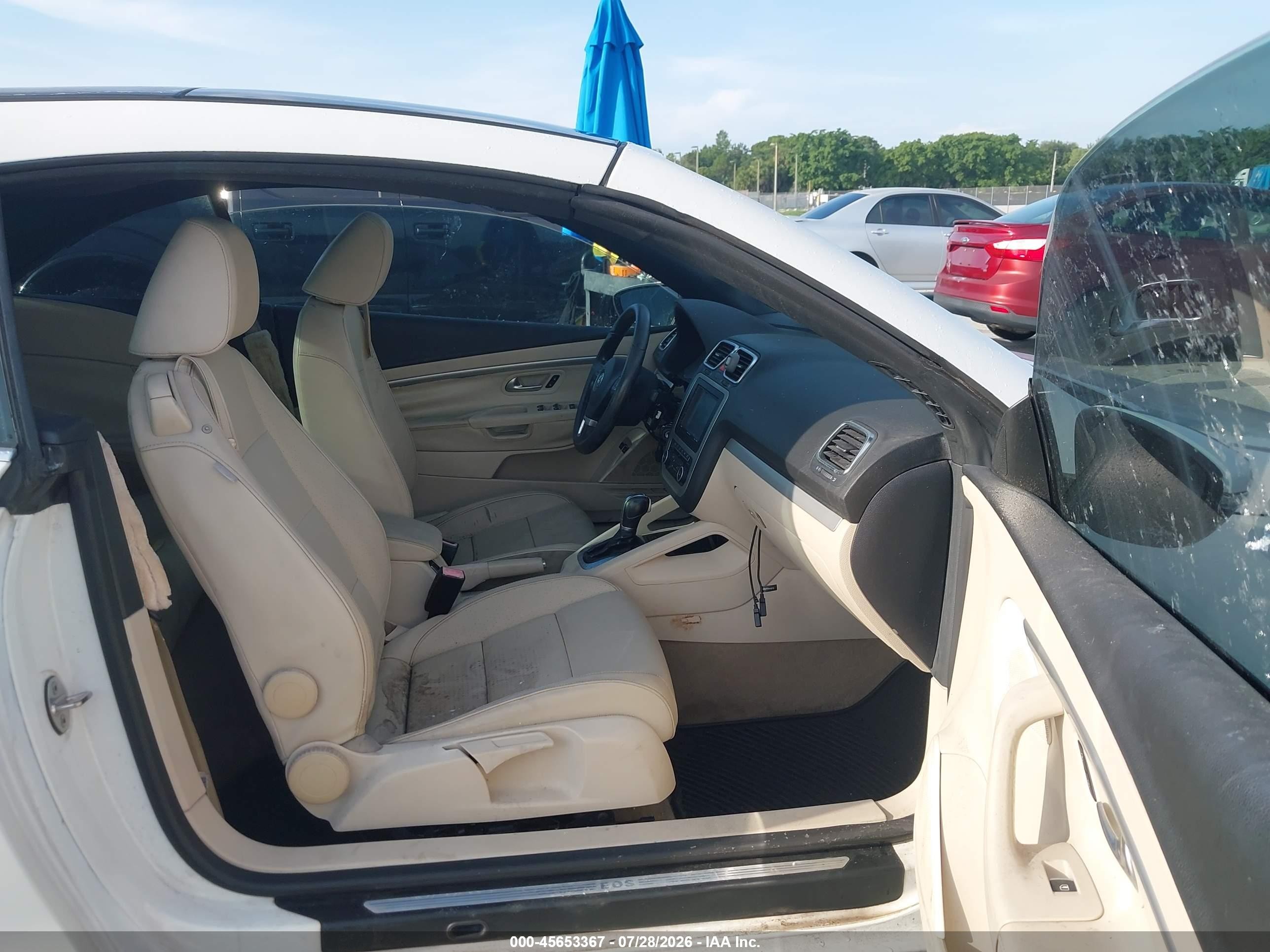 2012 Volkswagen Eos Komfort White vin: WVWBW7AH0CV013617