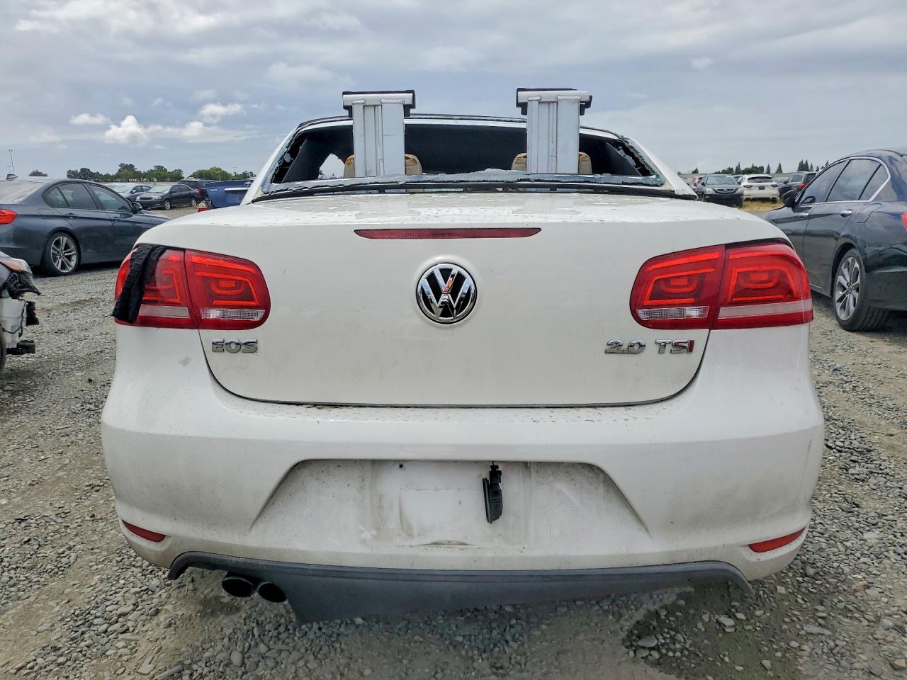 2012 Volkswagen Eos Komfort White vin: WVWBW7AH0CV022110