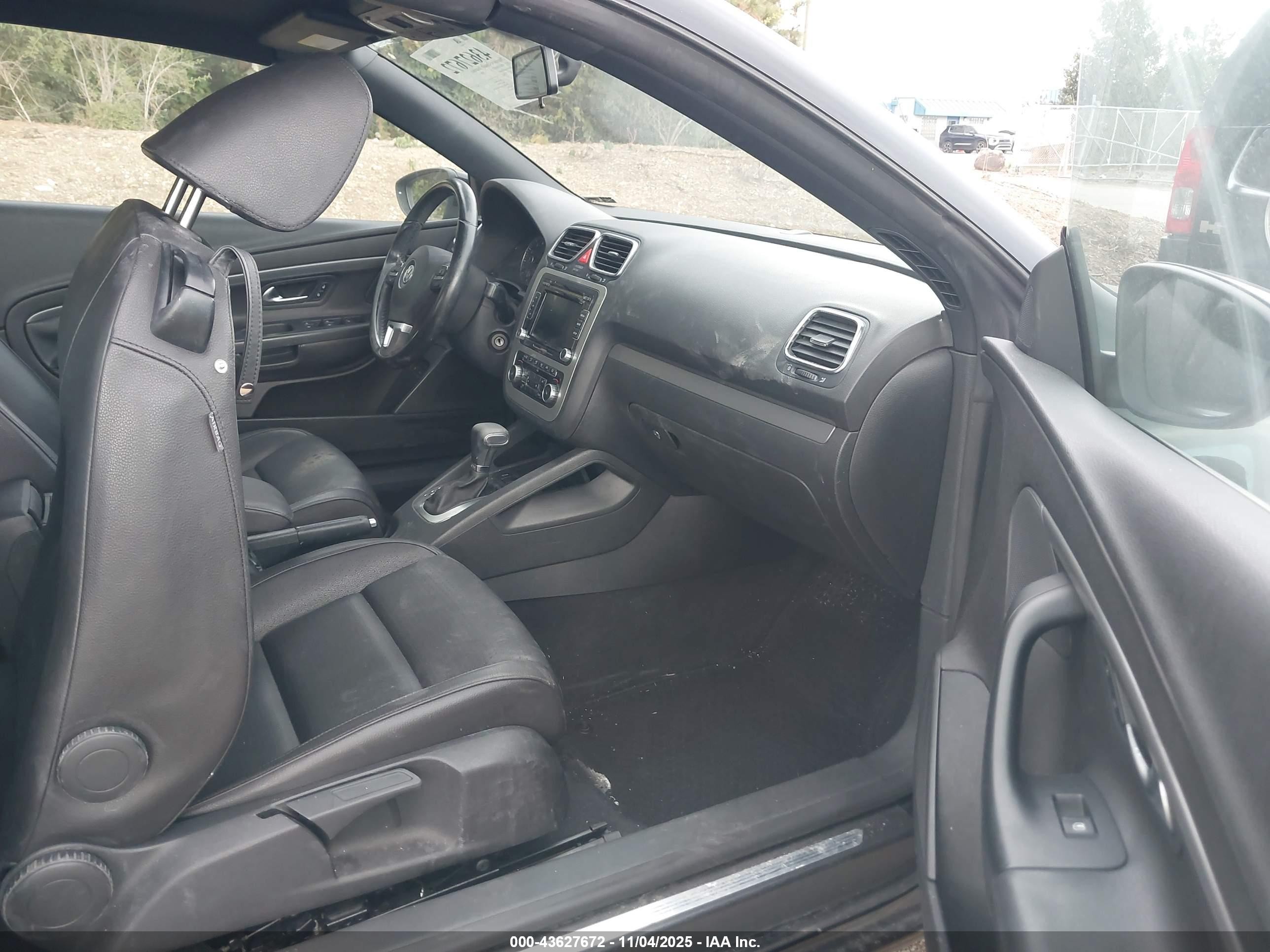 2011 Volkswagen Eos Komfort Black vin: WVWBW7AH1BV004441