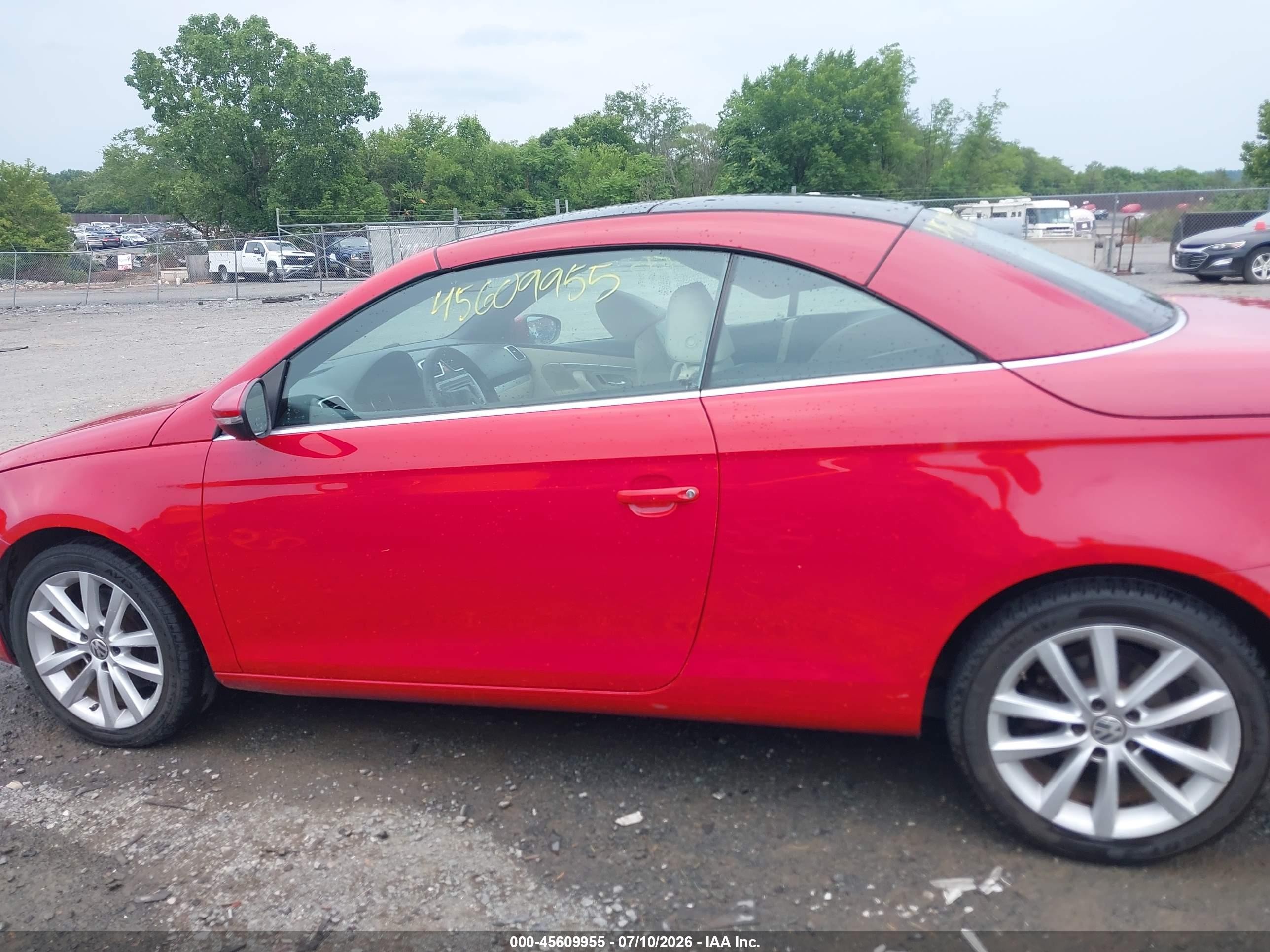 2012 Volkswagen Eos Komfort Red vin: WVWBW7AH1CV007423