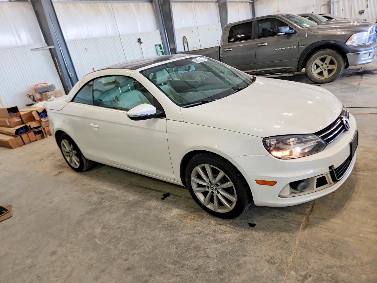 2012 Volkswagen Eos Komfort White vin: WVWBW7AH1CV015036