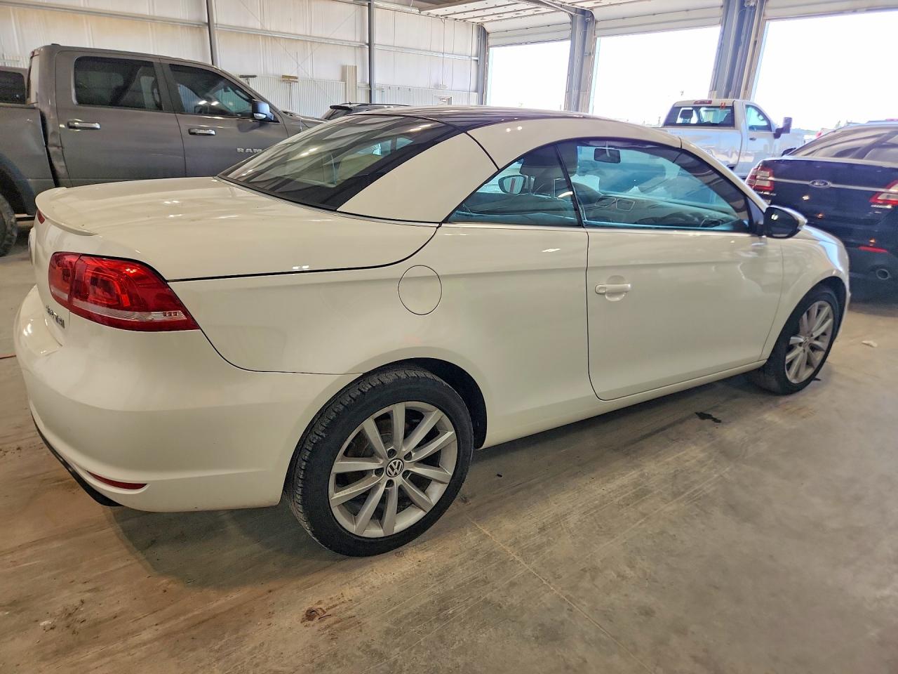 2012 Volkswagen Eos Komfort White vin: WVWBW7AH1CV015036