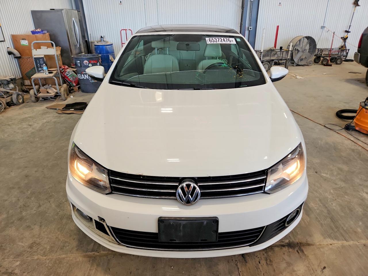 2012 Volkswagen Eos Komfort White vin: WVWBW7AH1CV015036