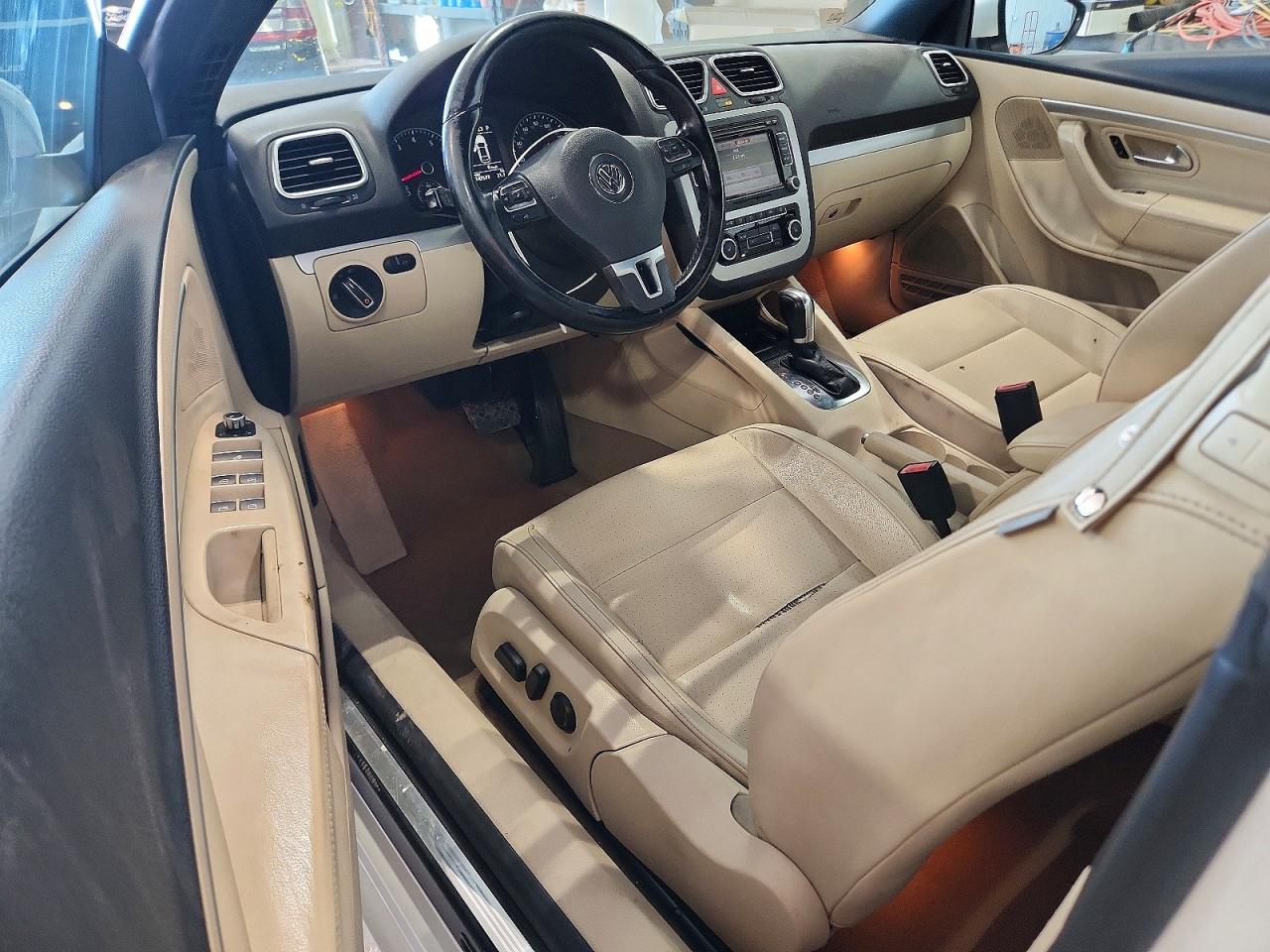 2012 Volkswagen Eos Komfort White vin: WVWBW7AH1CV015036