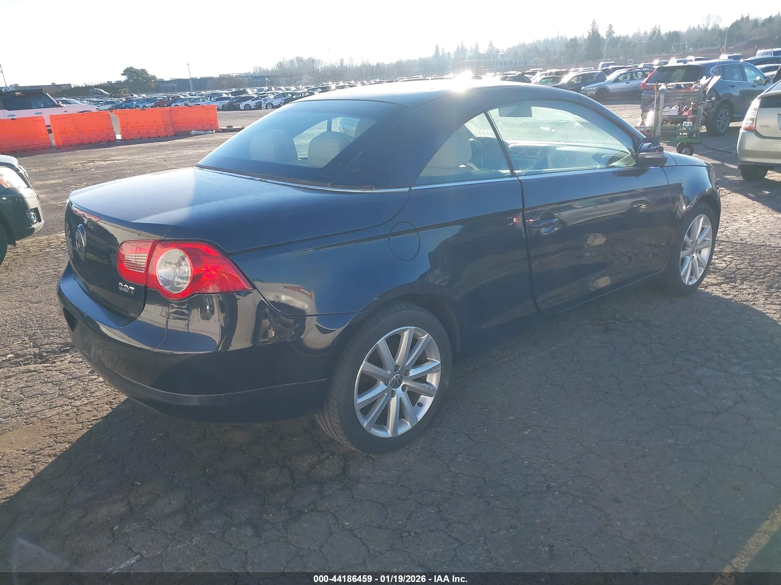 2011 Volkswagen Eos Komfort Black vin: WVWBW7AH2BV004528
