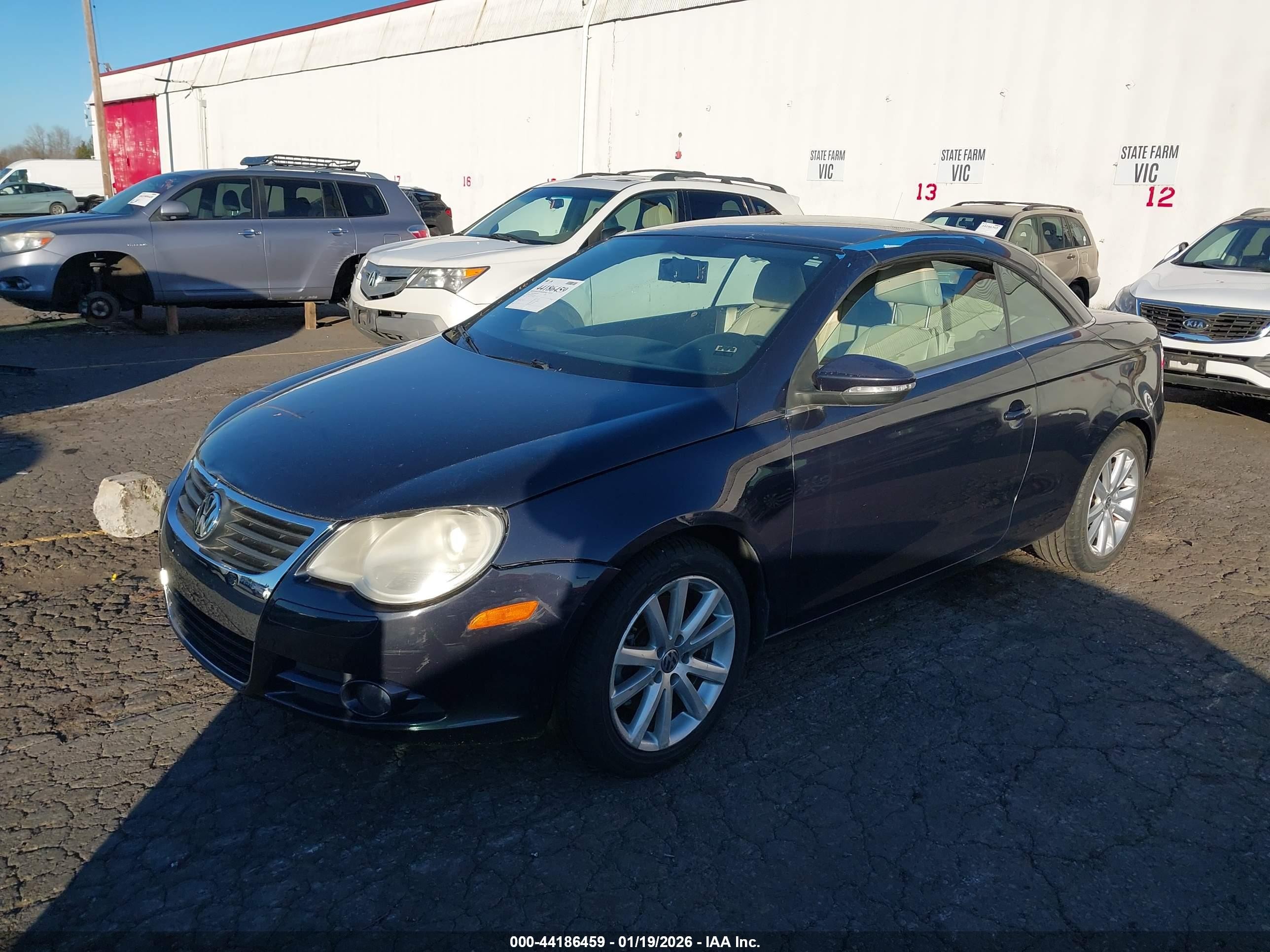 2011 Volkswagen Eos Komfort Black vin: WVWBW7AH2BV004528