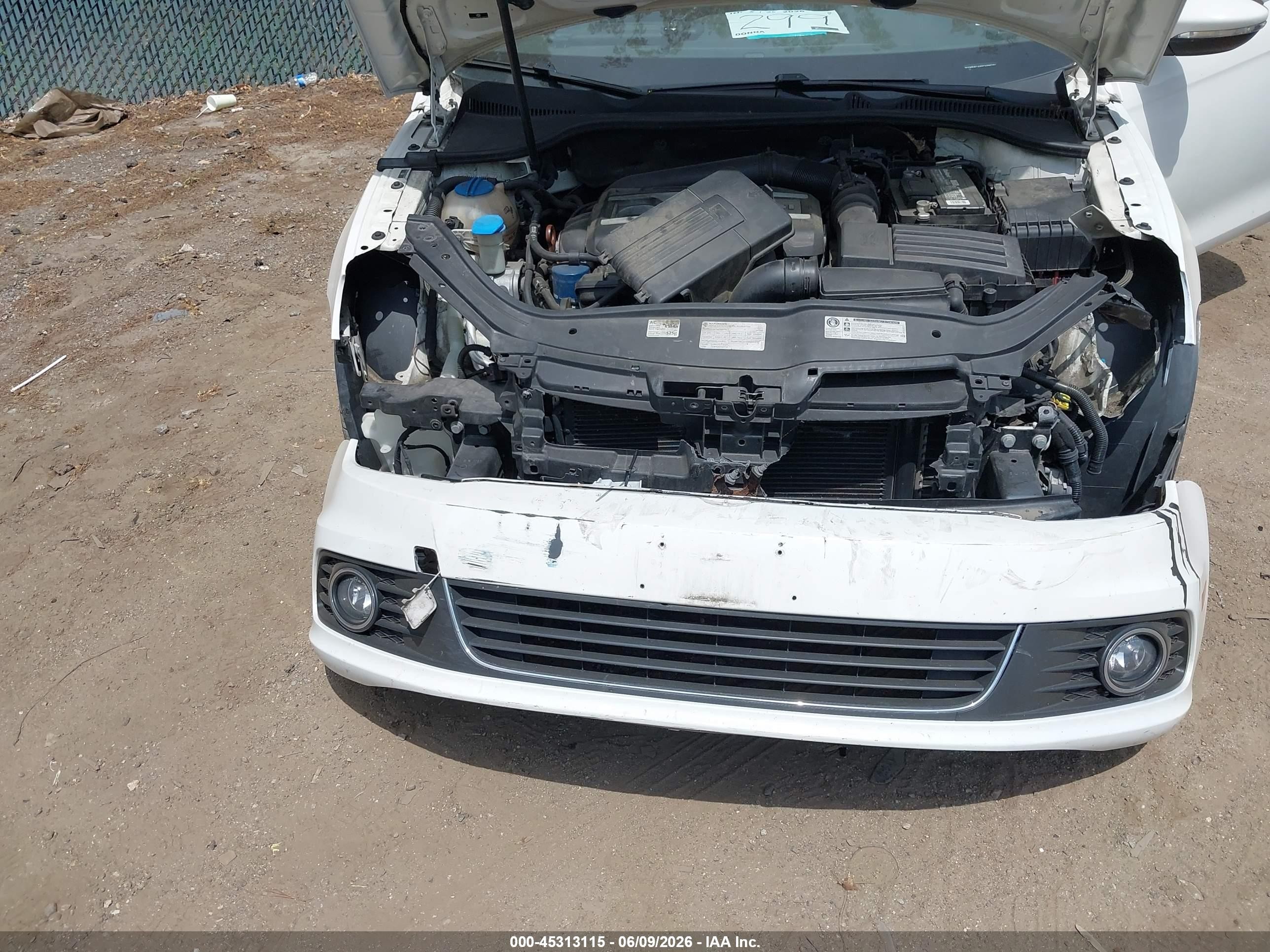 2012 Volkswagen Eos Komfort White vin: WVWBW7AH2CV000769