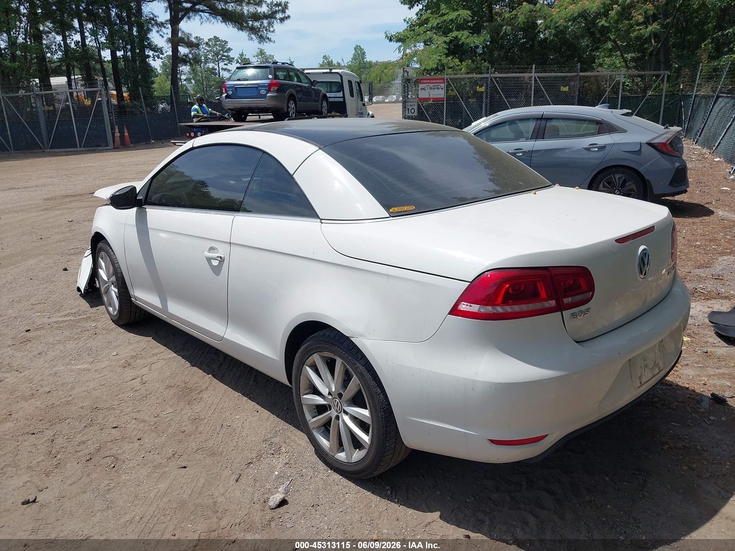 2012 Volkswagen Eos Komfort White vin: WVWBW7AH2CV000769