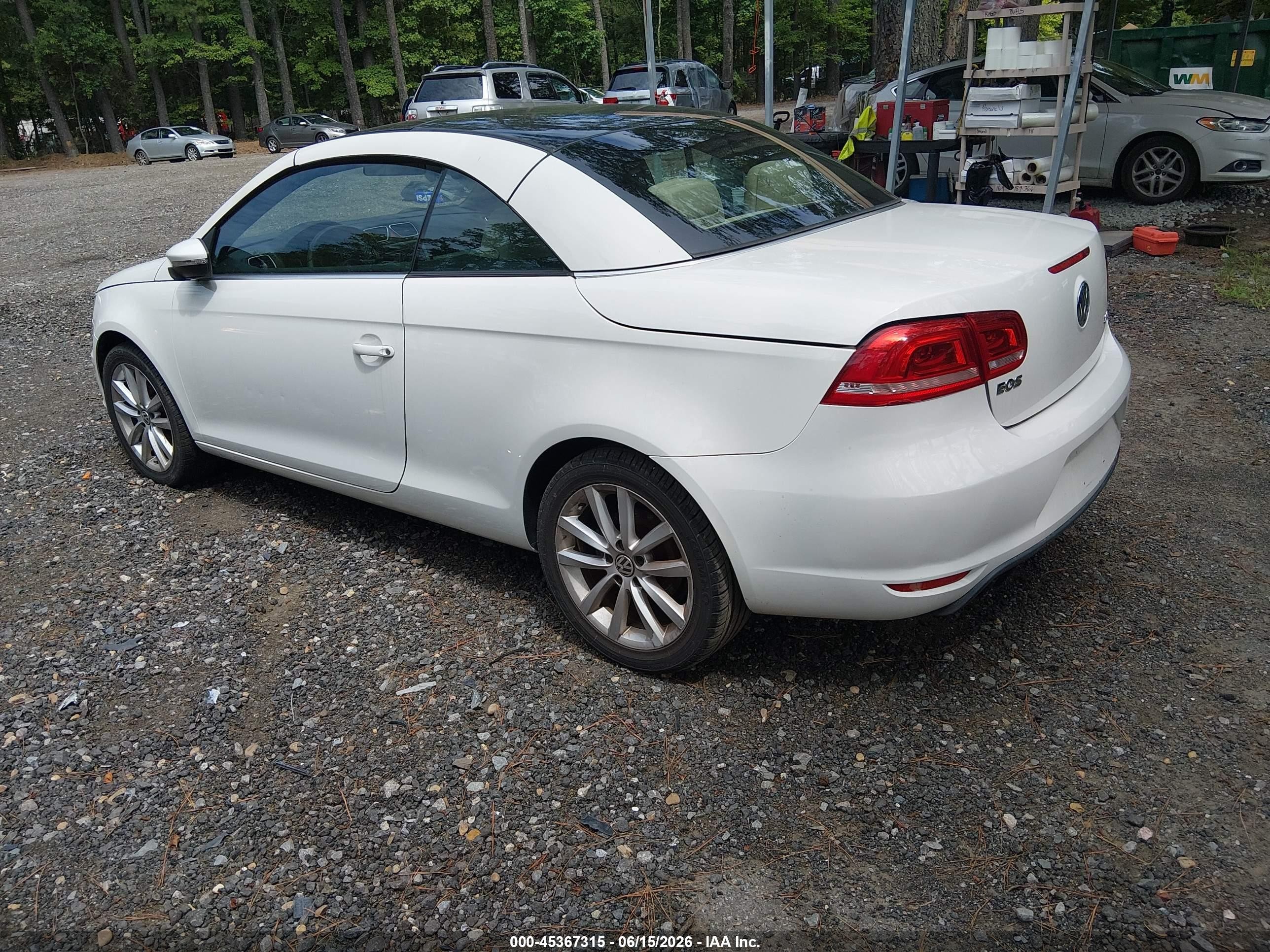 2012 Volkswagen Eos Komfort White vin: WVWBW7AH2CV000982