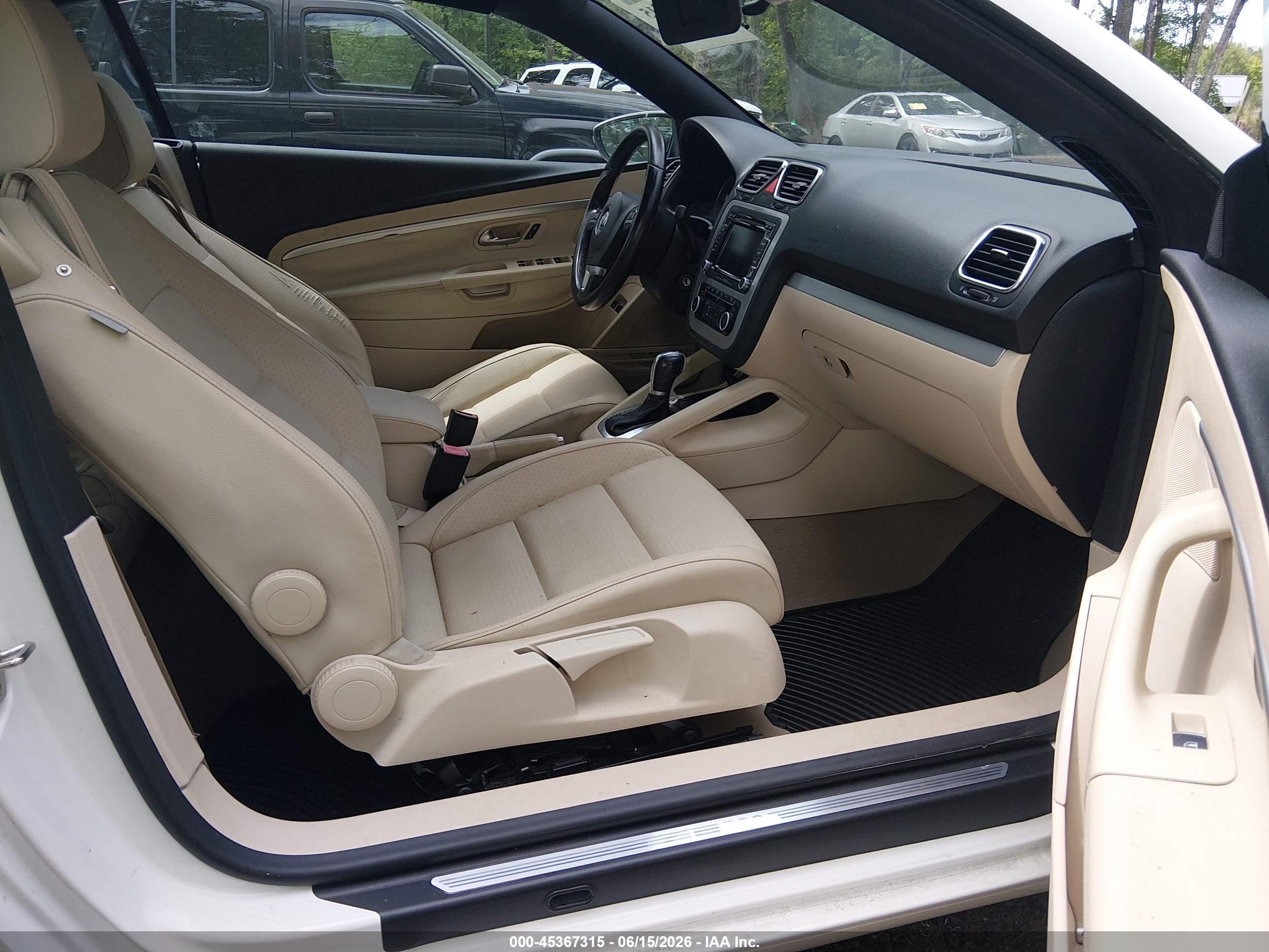 2012 Volkswagen Eos Komfort White vin: WVWBW7AH2CV000982