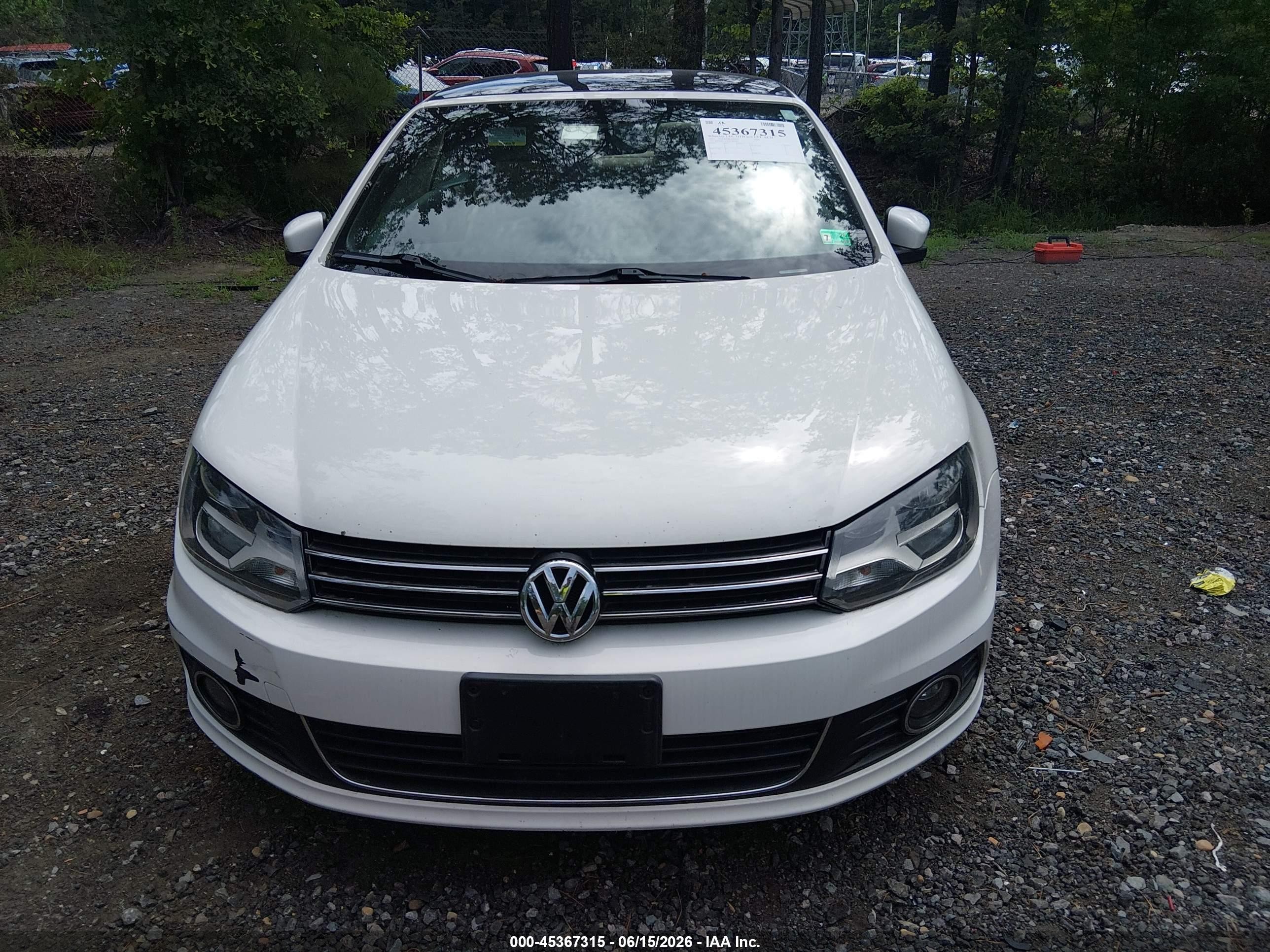 2012 Volkswagen Eos Komfort White vin: WVWBW7AH2CV000982