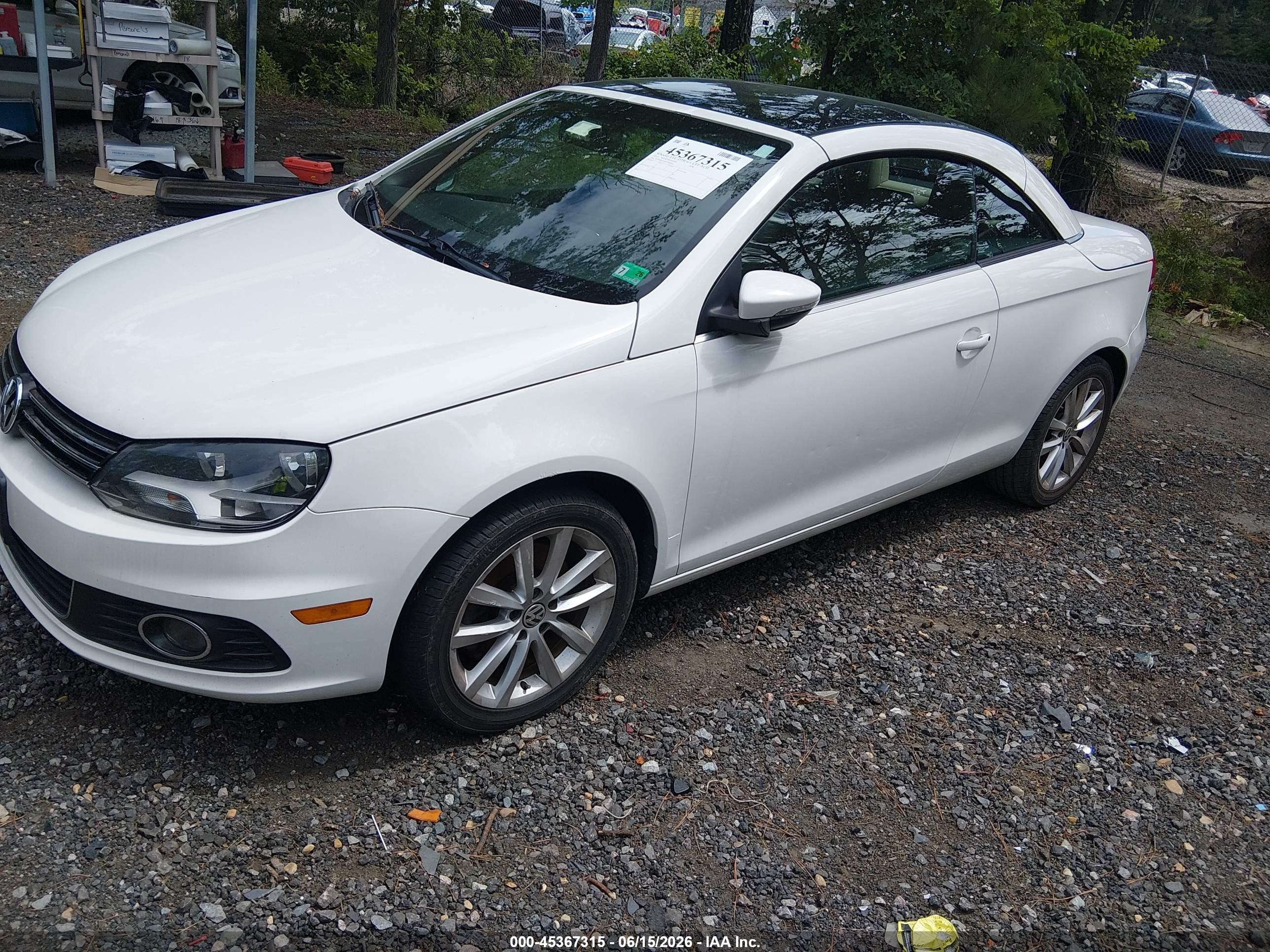 2012 Volkswagen Eos Komfort White vin: WVWBW7AH2CV000982