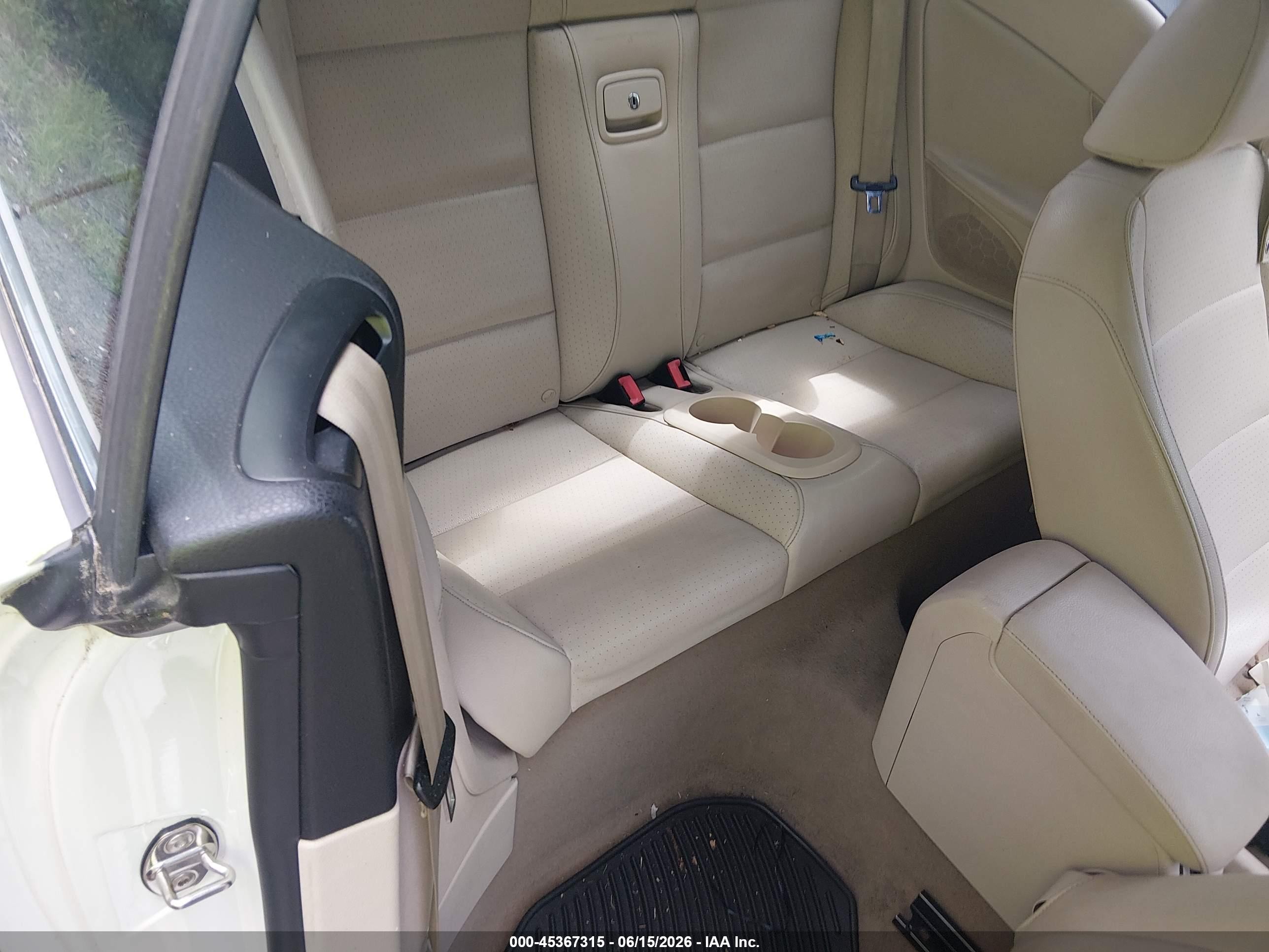 2012 Volkswagen Eos Komfort White vin: WVWBW7AH2CV000982