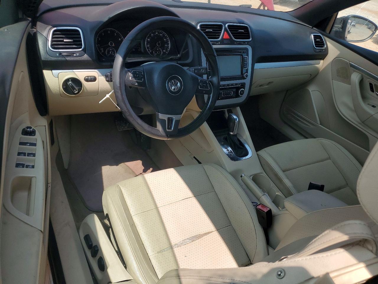2012 Volkswagen Eos Komfort Красный vin: WVWBW7AH2CV012968