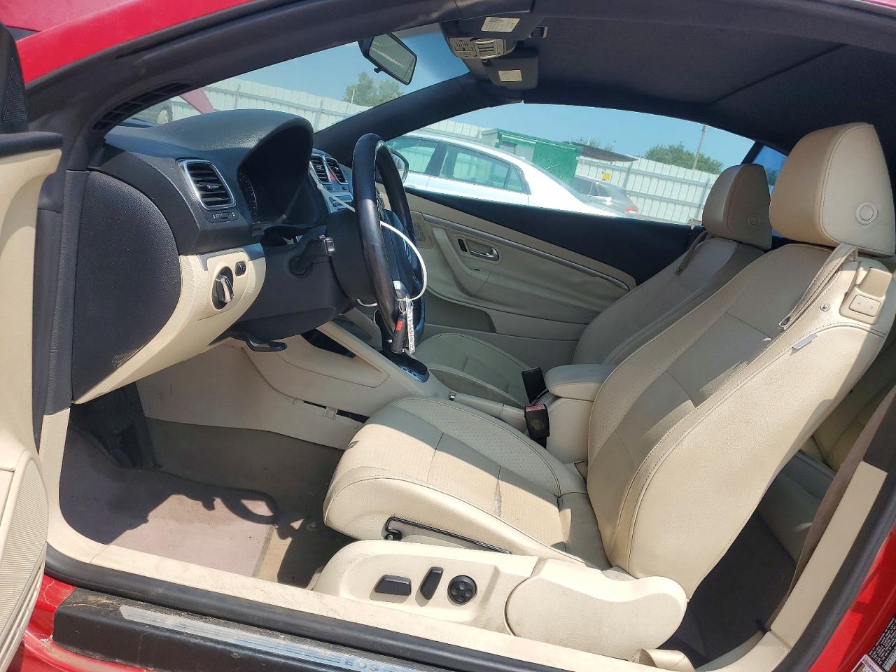 2012 Volkswagen Eos Komfort Красный vin: WVWBW7AH2CV012968