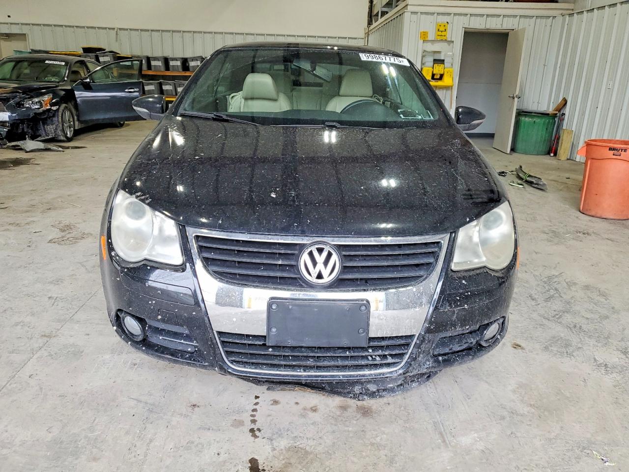 2011 Volkswagen Eos Komfort Black vin: WVWBW7AH3BV002898