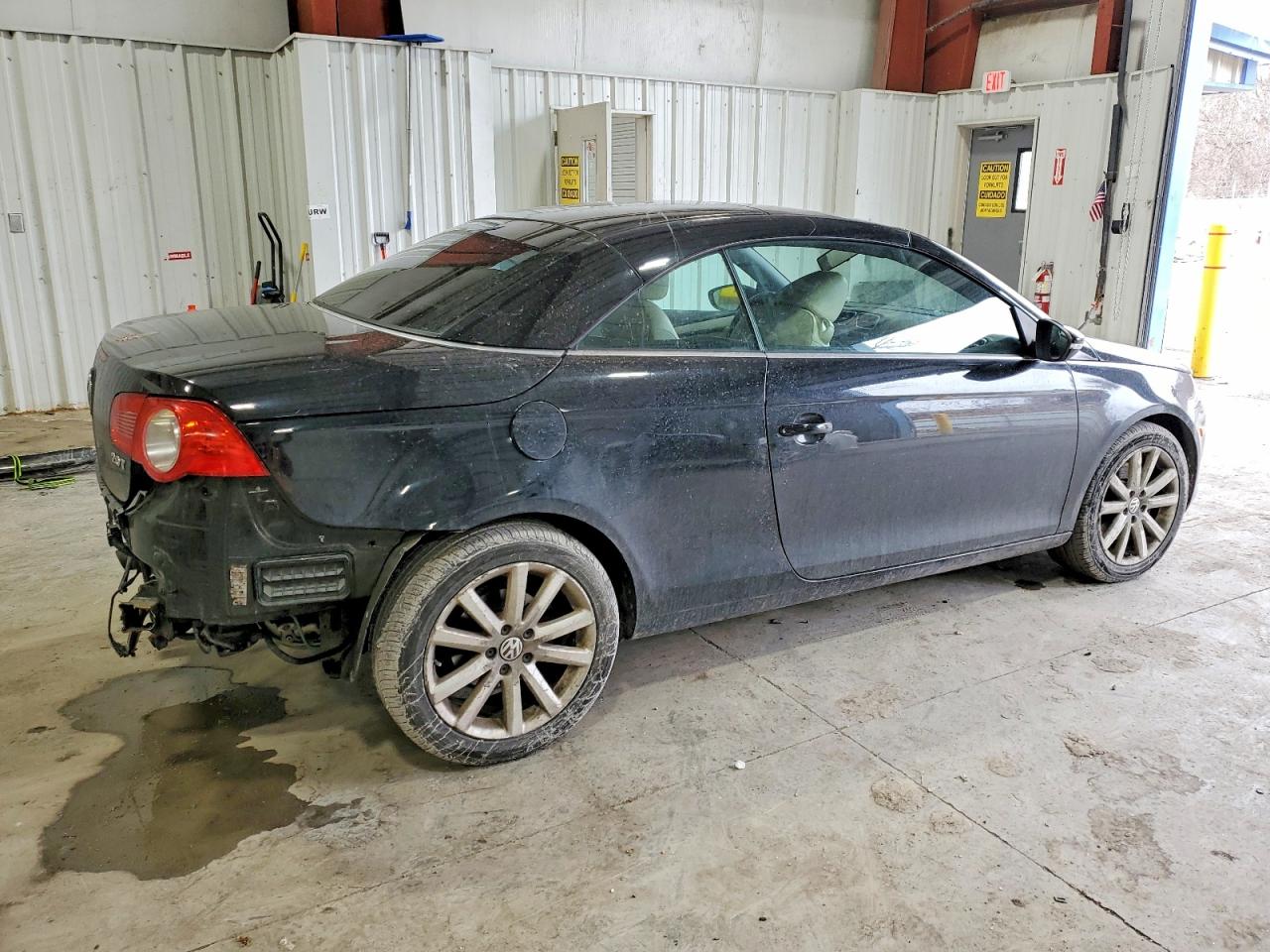 2011 Volkswagen Eos Komfort Black vin: WVWBW7AH3BV002898