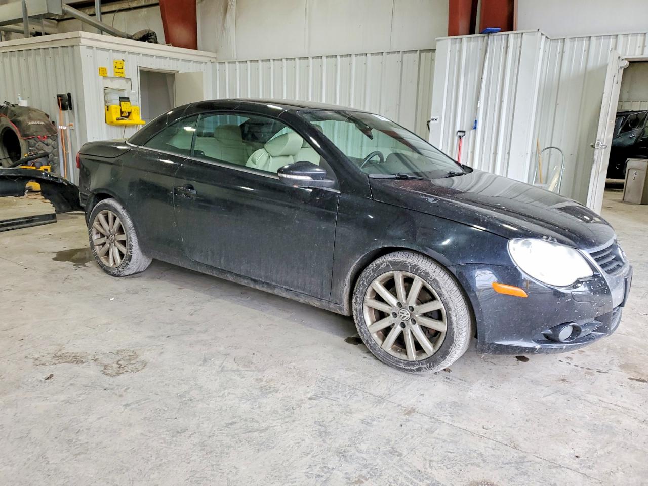 2011 Volkswagen Eos Komfort Black vin: WVWBW7AH3BV002898