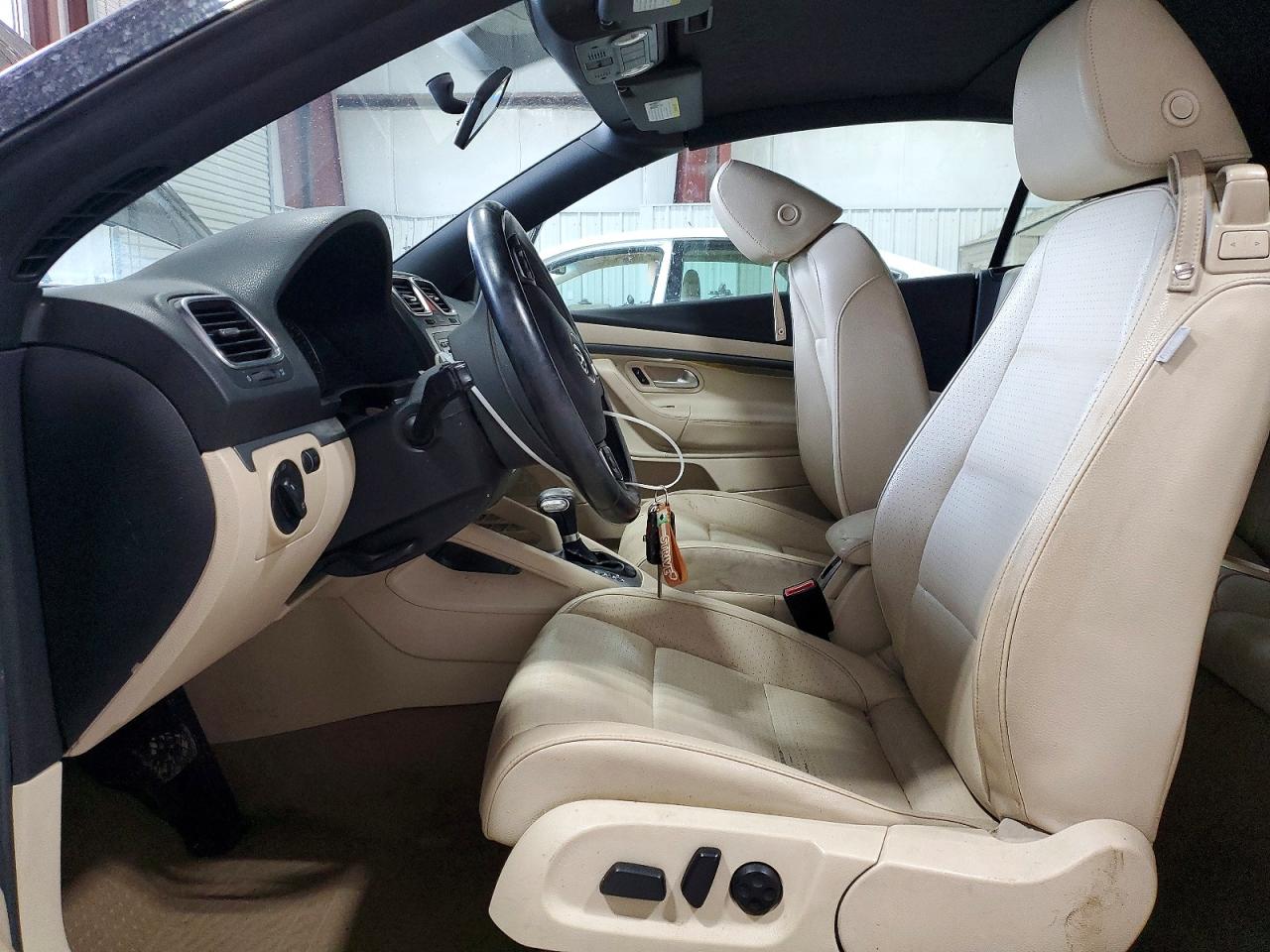 2011 Volkswagen Eos Komfort Black vin: WVWBW7AH3BV002898