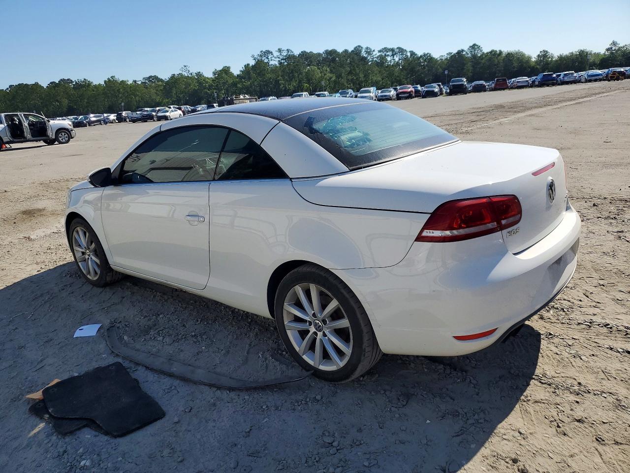 2012 Volkswagen Eos Komfort White vin: WVWBW7AH3CV000392