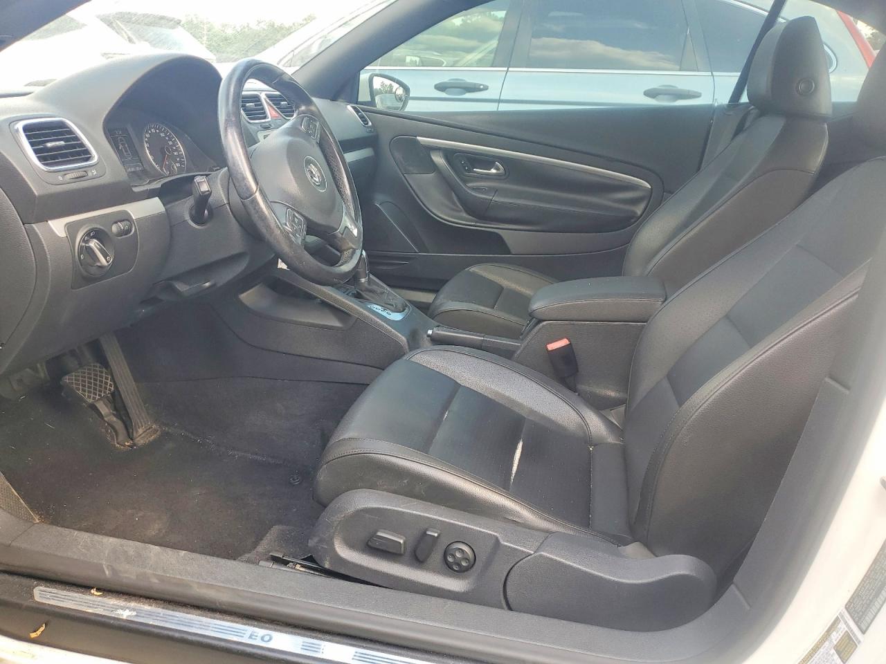 2012 Volkswagen Eos Komfort White vin: WVWBW7AH3CV000392