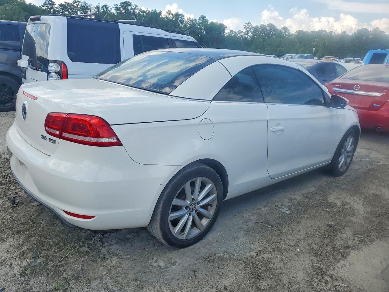 2012 Volkswagen Eos Komfort White vin: WVWBW7AH3CV000392