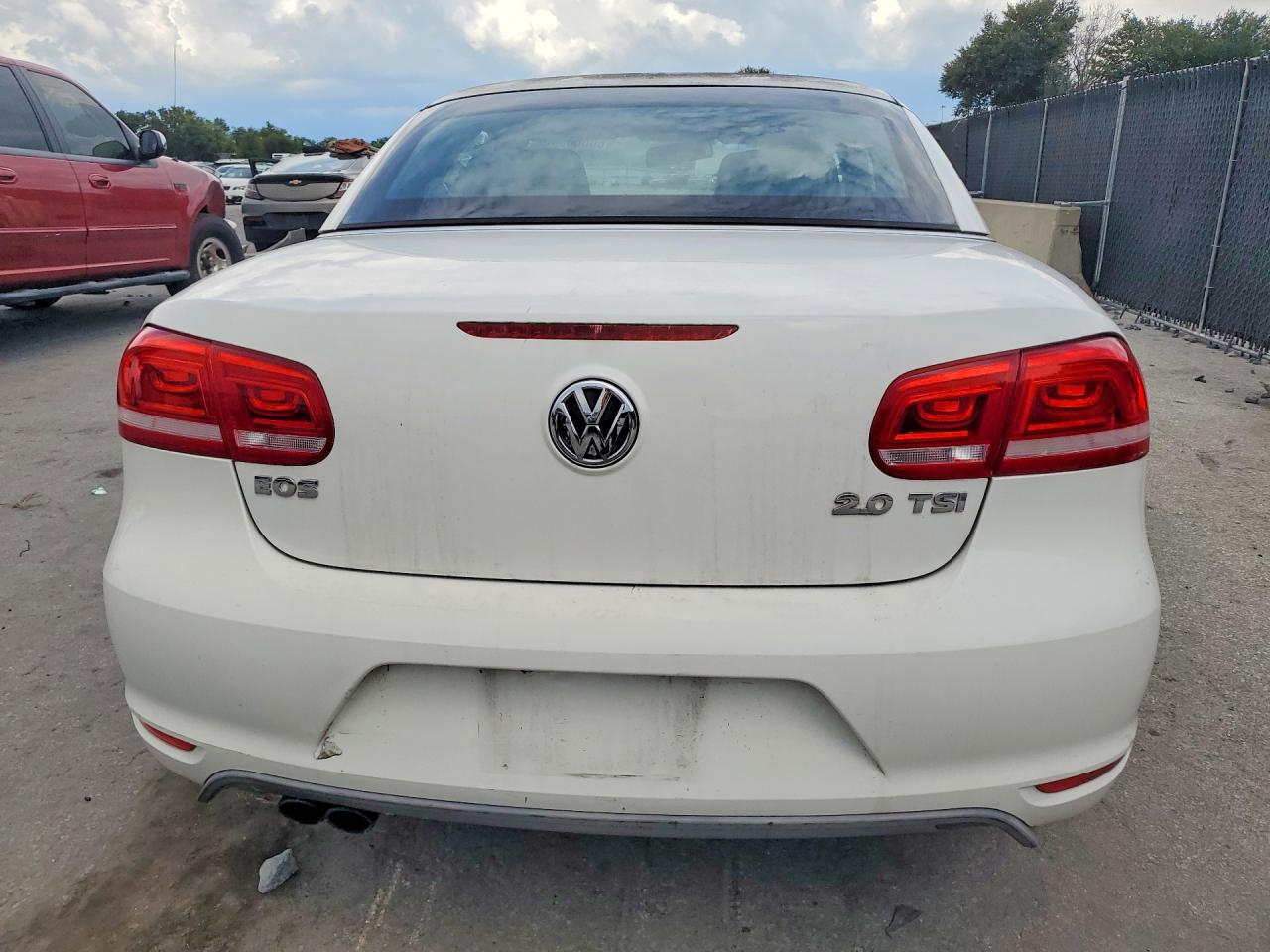 2012 Volkswagen Eos Komfort White vin: WVWBW7AH3CV020996