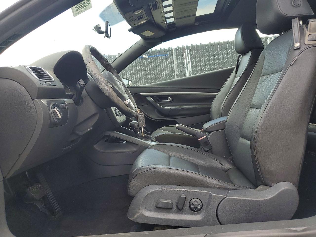 2012 Volkswagen Eos Komfort White vin: WVWBW7AH3CV020996