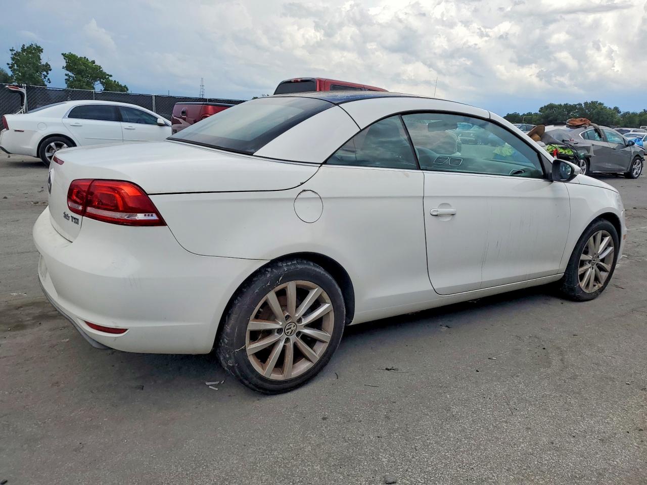 2012 Volkswagen Eos Komfort White vin: WVWBW7AH3CV020996