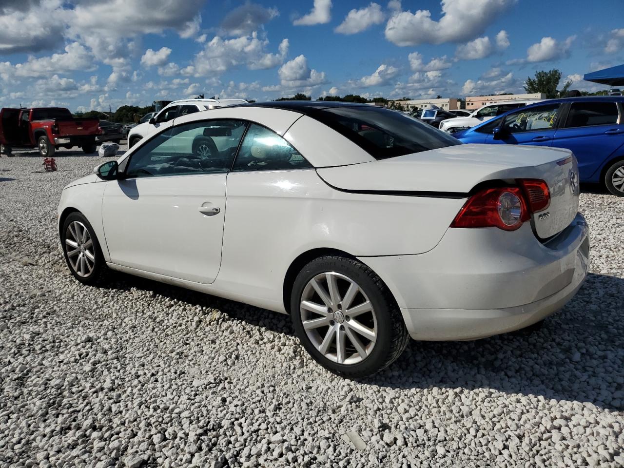 2011 Volkswagen Eos Komfort Белый vin: WVWBW7AH4BV002456