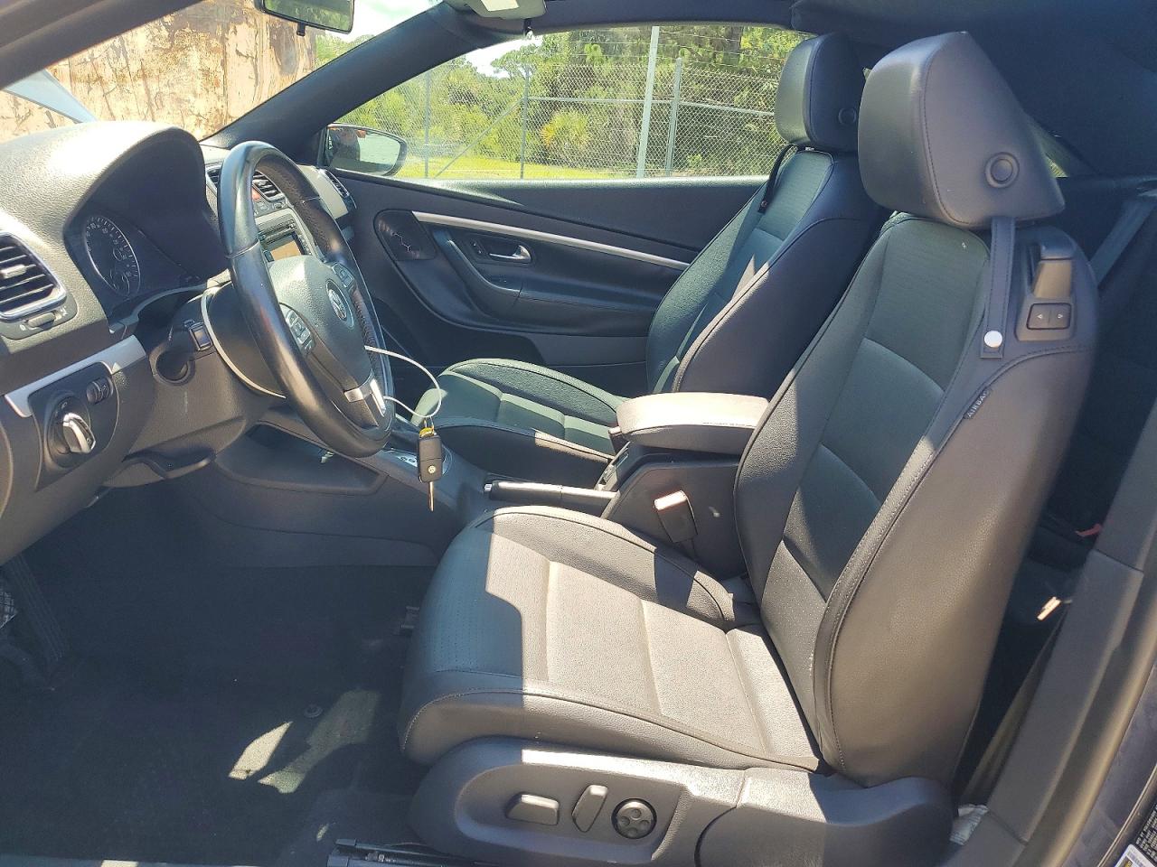 2012 Volkswagen Eos Komfort Blue vin: WVWBW7AH4CV001518