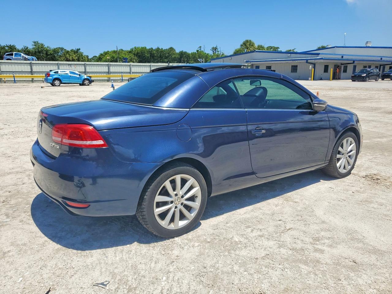 2012 Volkswagen Eos Komfort Blue vin: WVWBW7AH4CV001518