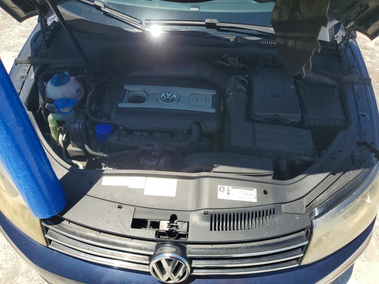 2012 Volkswagen Eos Komfort Blue vin: WVWBW7AH4CV001518