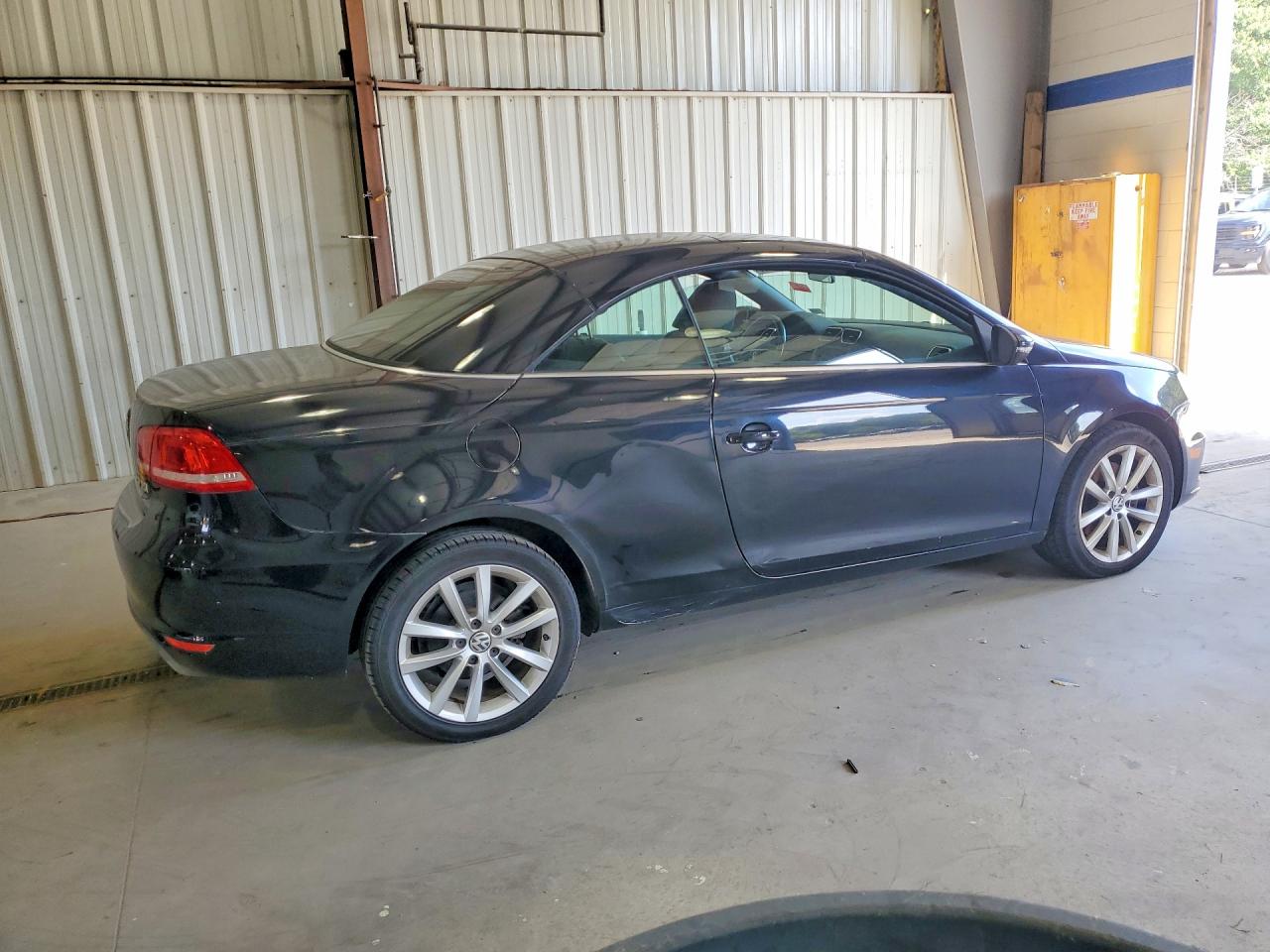 2012 Volkswagen Eos Komfort Black vin: WVWBW7AH4CV006346
