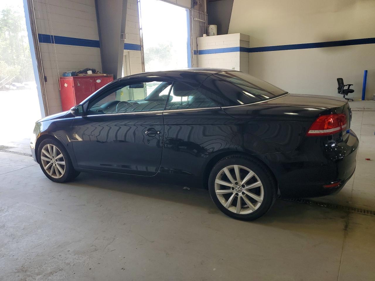 2012 Volkswagen Eos Komfort Black vin: WVWBW7AH4CV006346