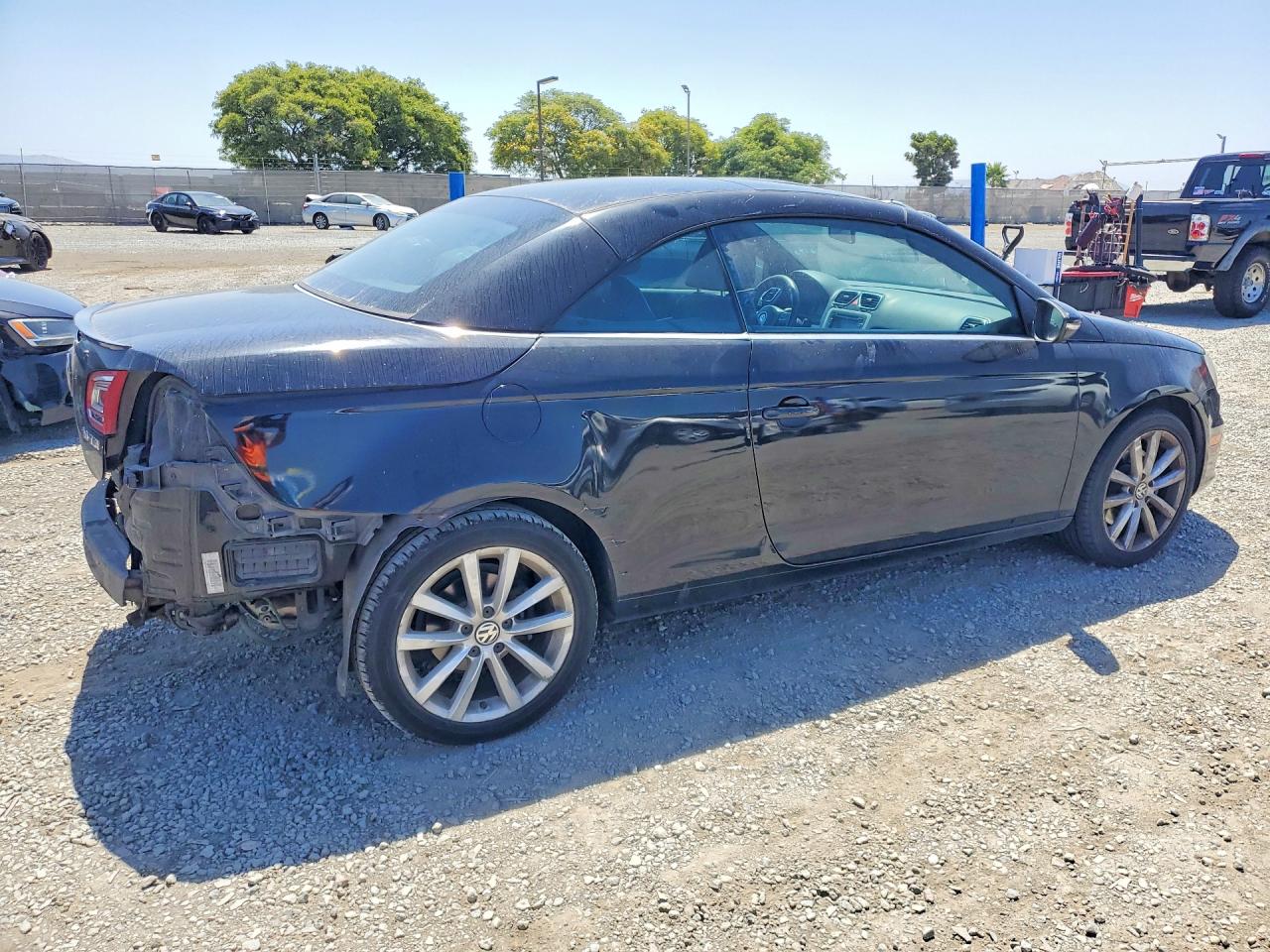 2012 Volkswagen Eos Komfort Black vin: WVWBW7AH4CV018948