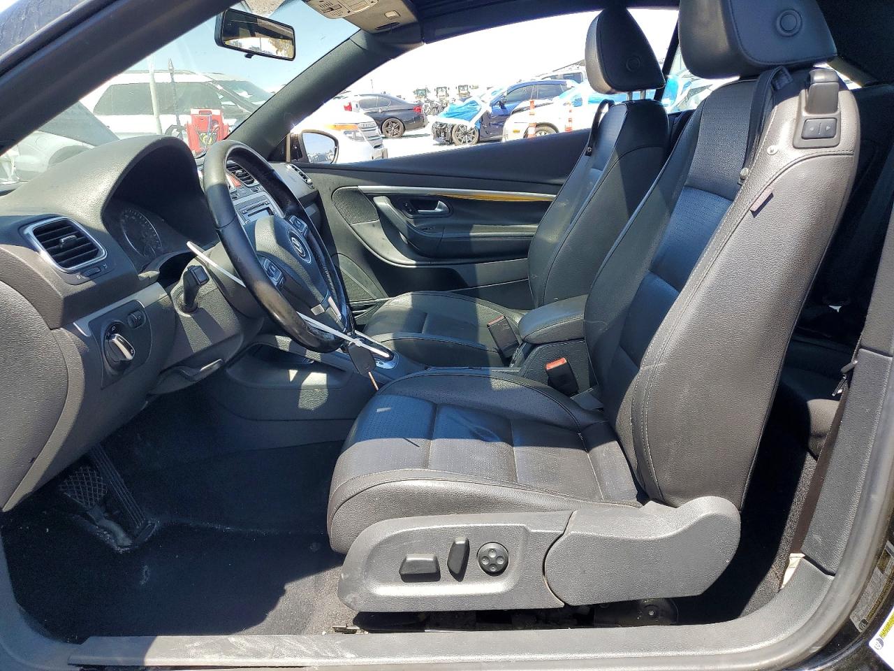 2012 Volkswagen Eos Komfort Black vin: WVWBW7AH4CV018948