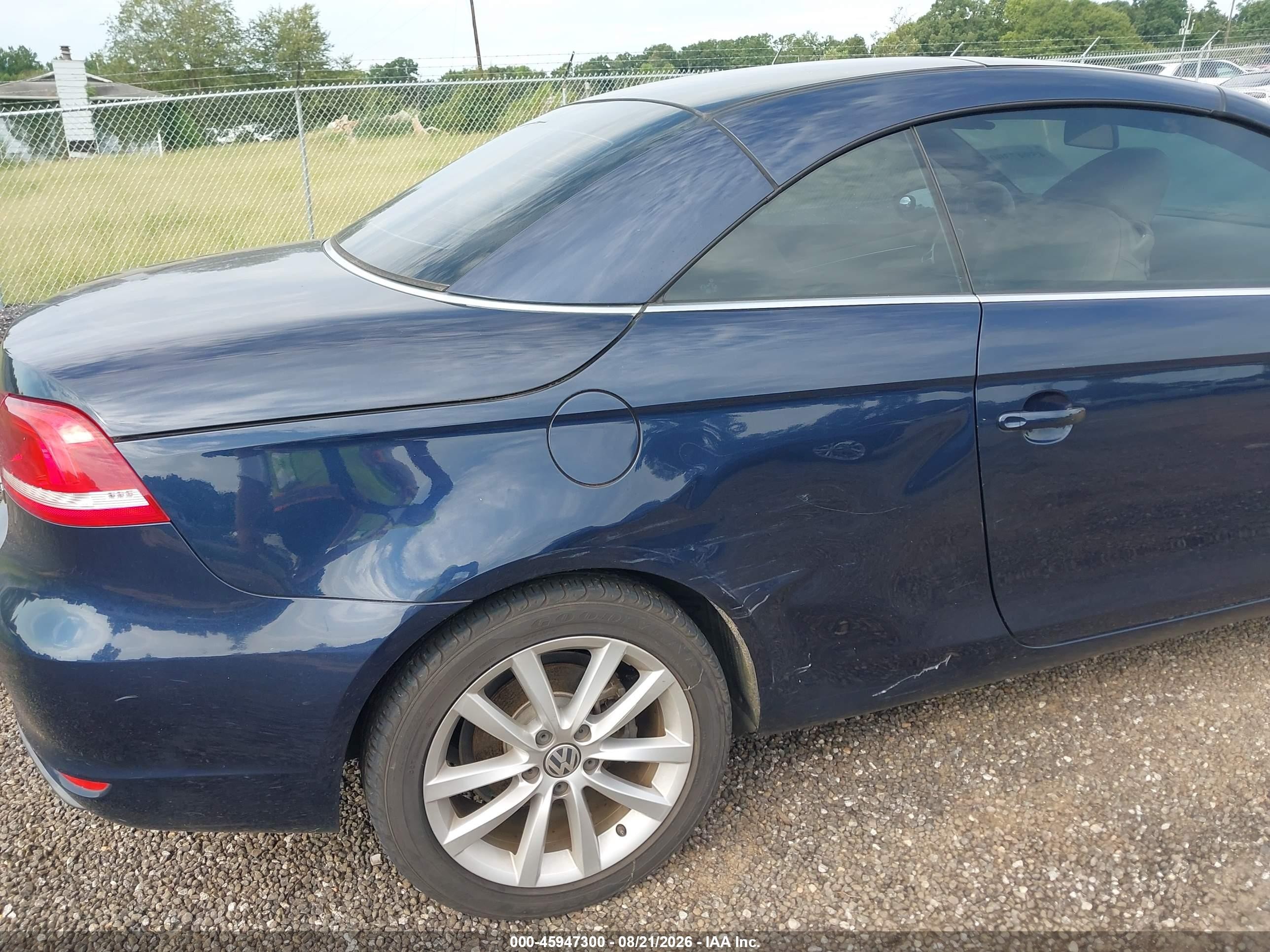 2012 Volkswagen Eos Komfort Blue vin: WVWBW7AH5CV004072