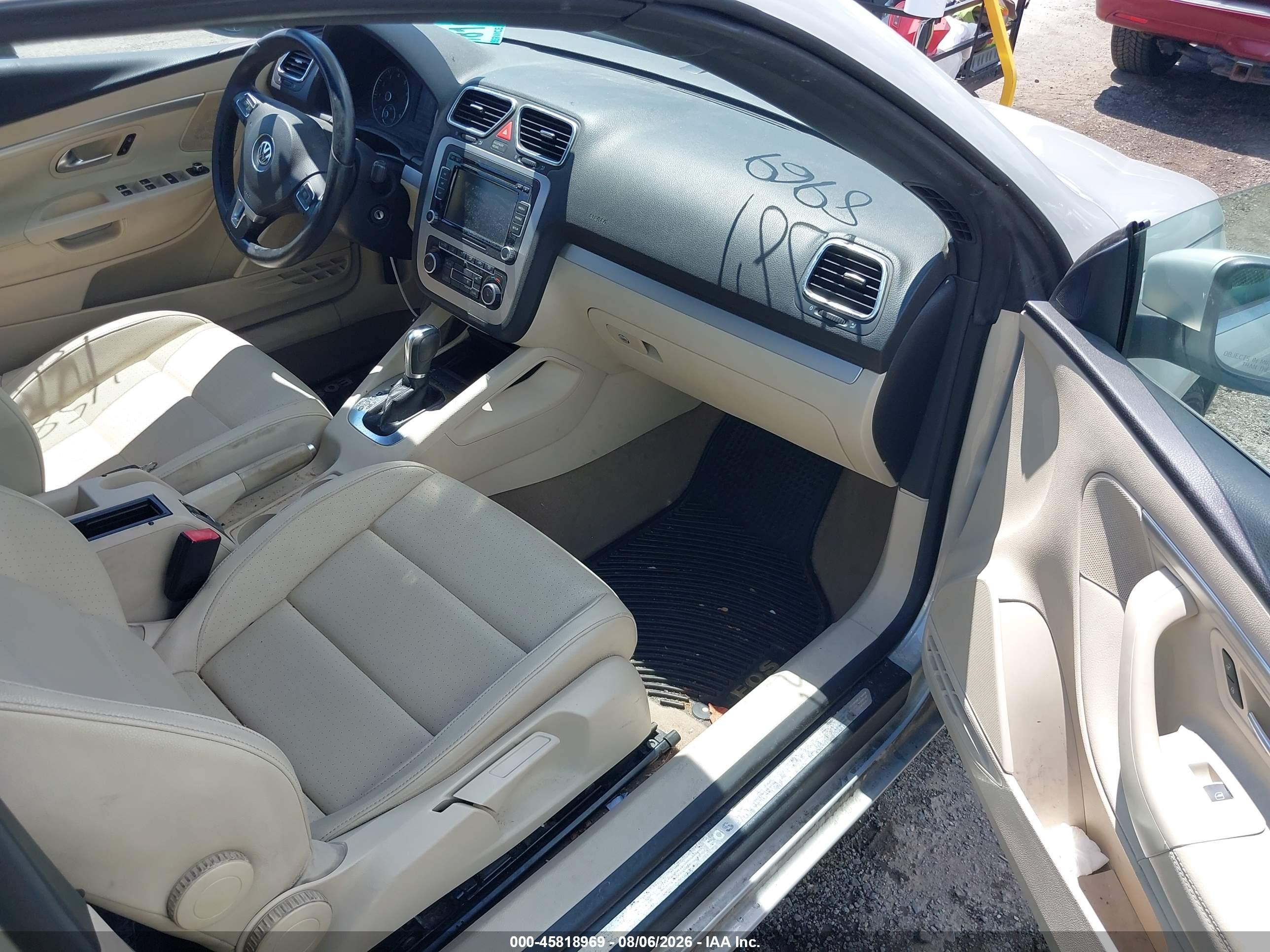2012 Volkswagen Eos Komfort Silver vin: WVWBW7AH5CV010096