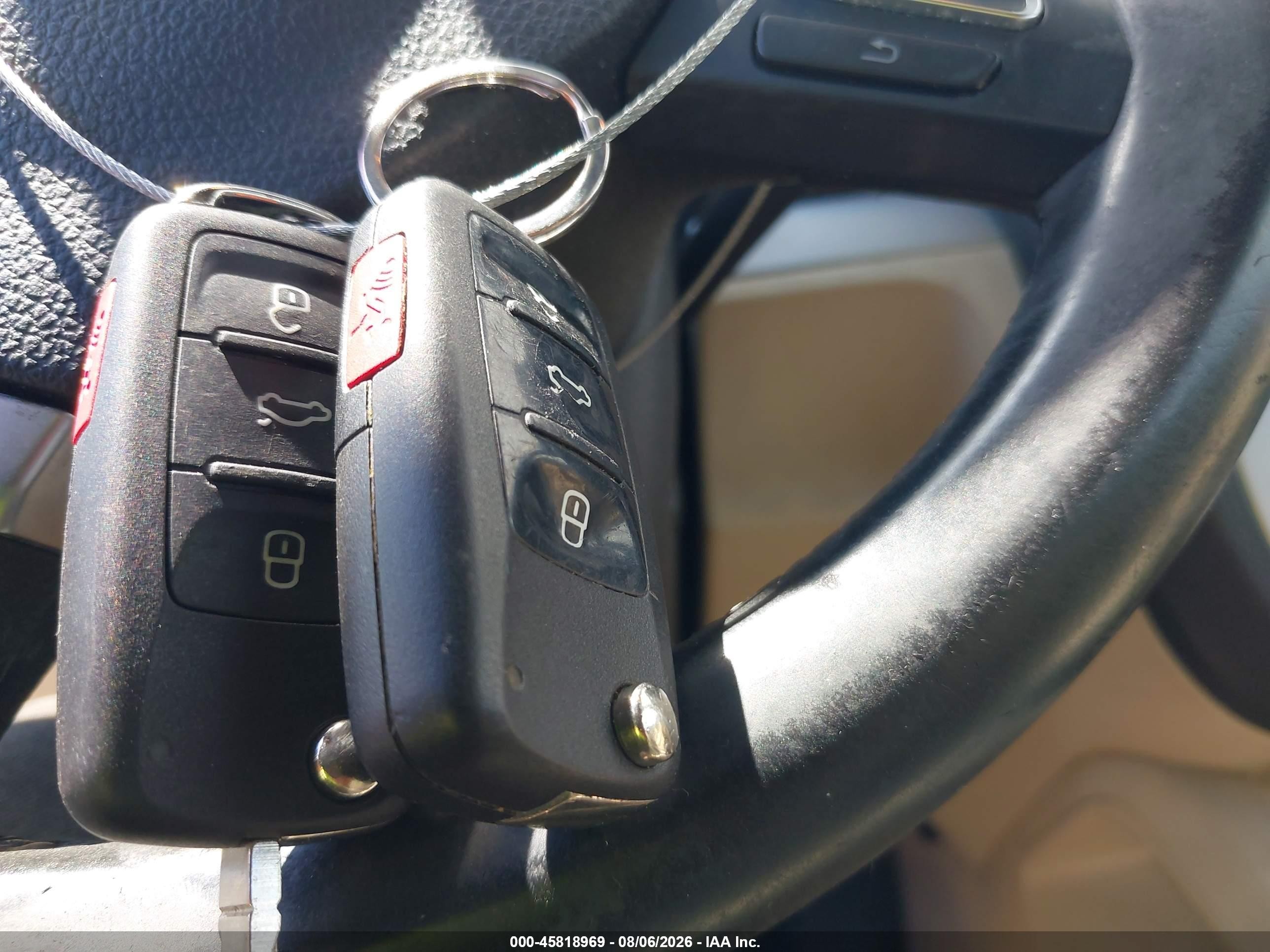 2012 Volkswagen Eos Komfort Silver vin: WVWBW7AH5CV010096
