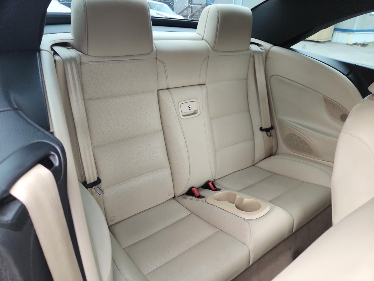 2011 Volkswagen Eos Komfort Red vin: WVWBW7AH6BV002880