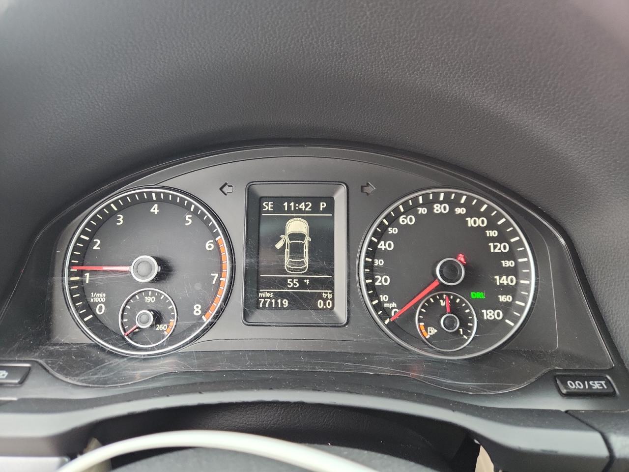 2011 Volkswagen Eos Komfort Red vin: WVWBW7AH6BV002880