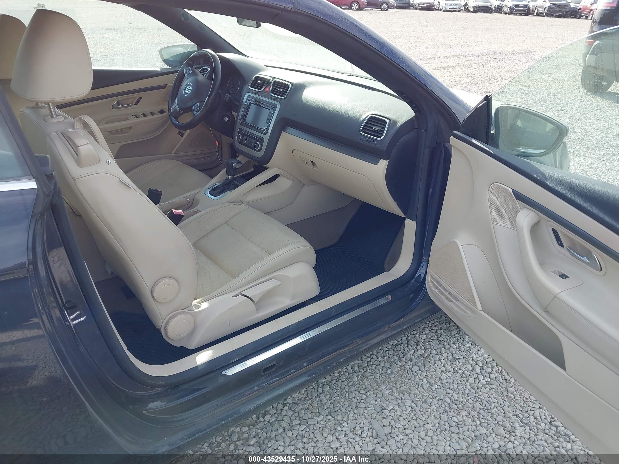 2011 Volkswagen Eos Komfort Blue vin: WVWBW7AH7BV003259