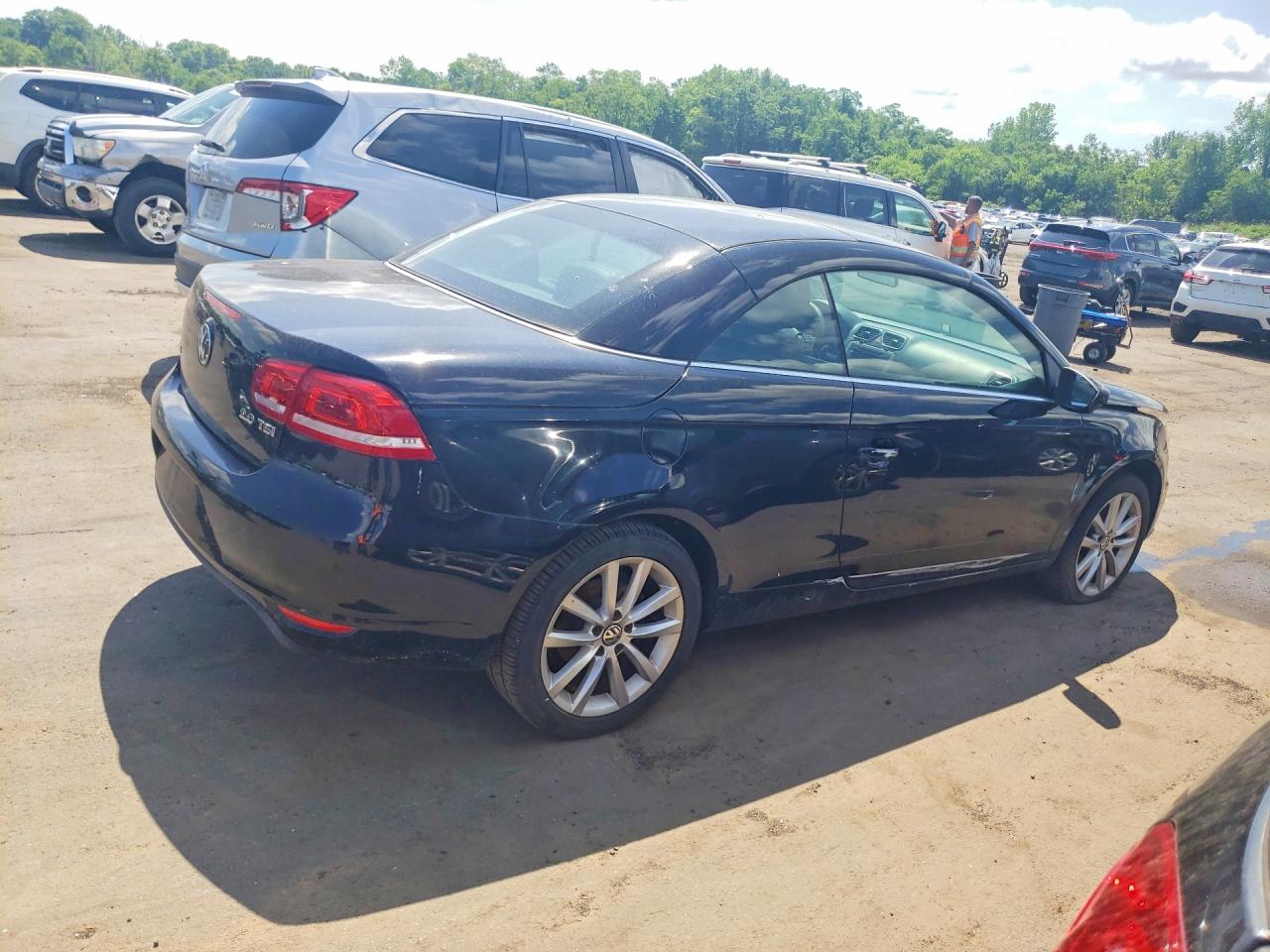 2012 Volkswagen Eos Komfort Black vin: WVWBW7AH7CV012447