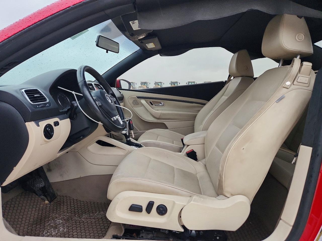 2011 Volkswagen Eos Komfort Красный vin: WVWBW7AH8BV004680