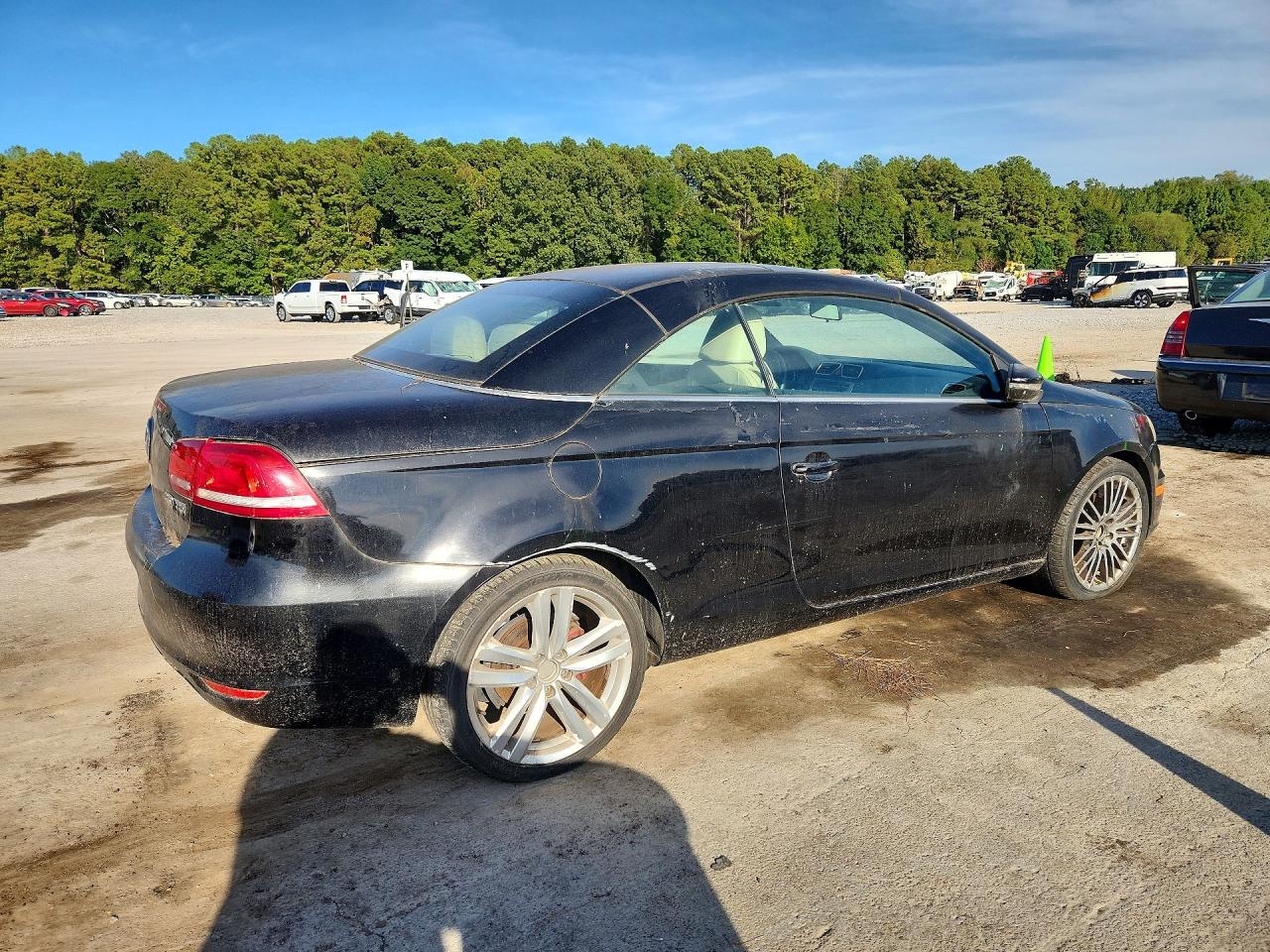 2012 Volkswagen Eos Komfort Black vin: WVWBW7AH8CV002851