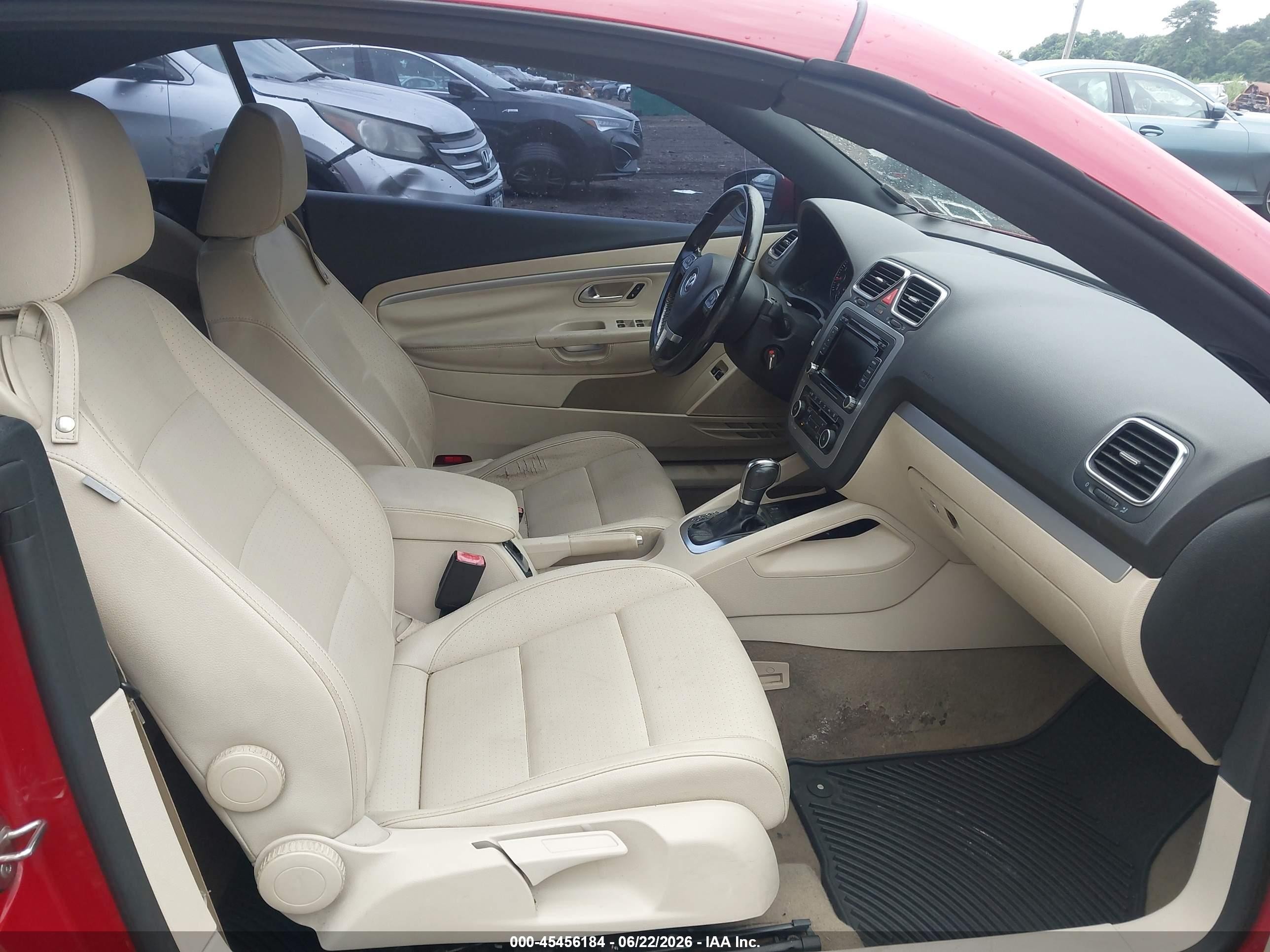 2012 Volkswagen Eos Komfort Red vin: WVWBW7AH8CV017334