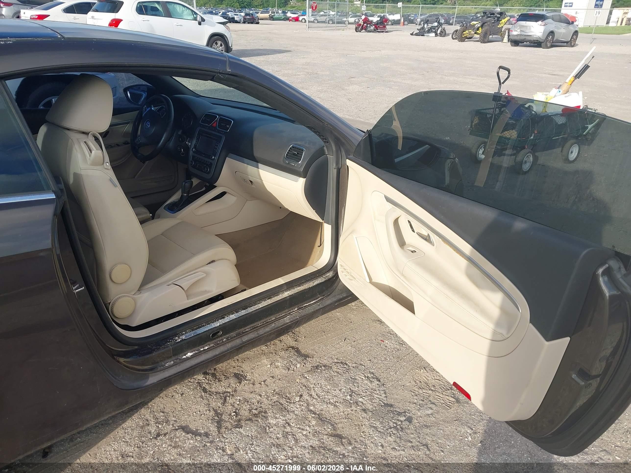 2012 Volkswagen Eos Komfort Gray vin: WVWBW7AH8CV020072