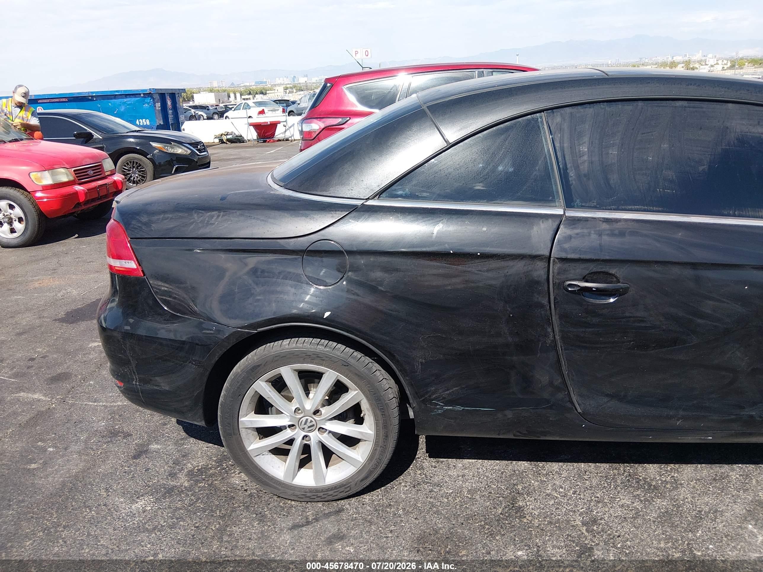 2012 Volkswagen Eos Komfort Черный vin: WVWBW7AH8CV020346